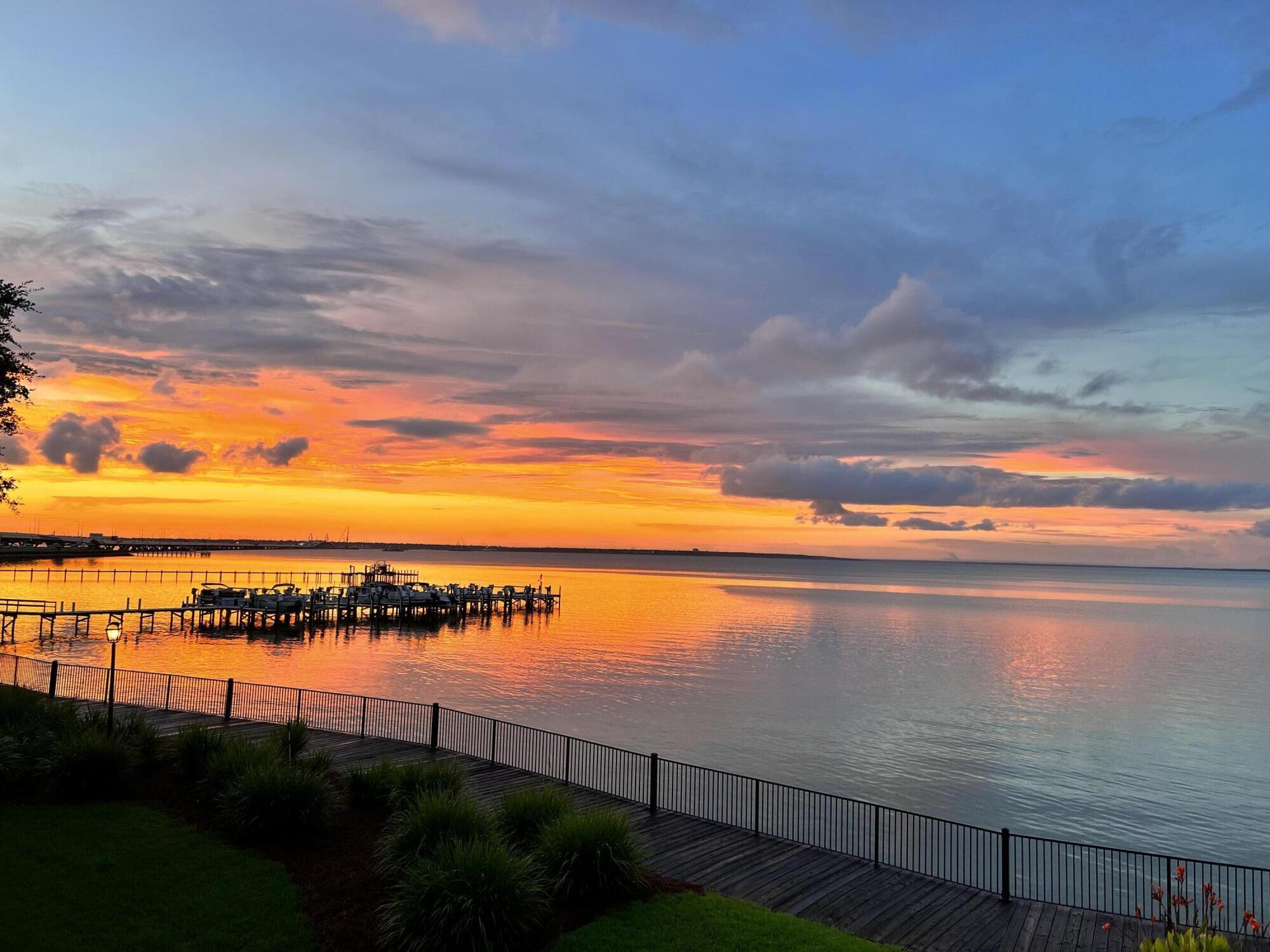 BAYBRIDGE CONDO - Residential