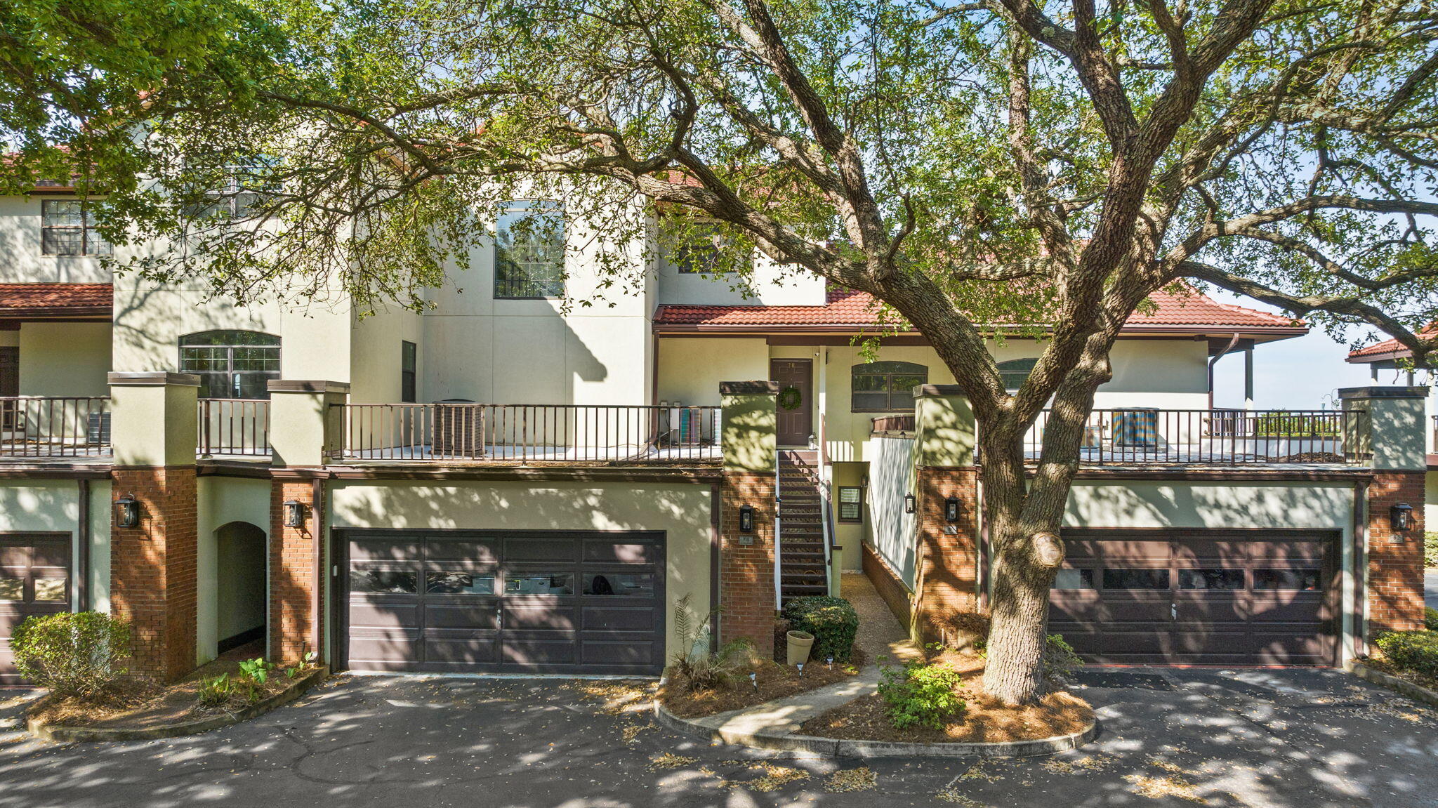 BAYBRIDGE CONDO - Residential