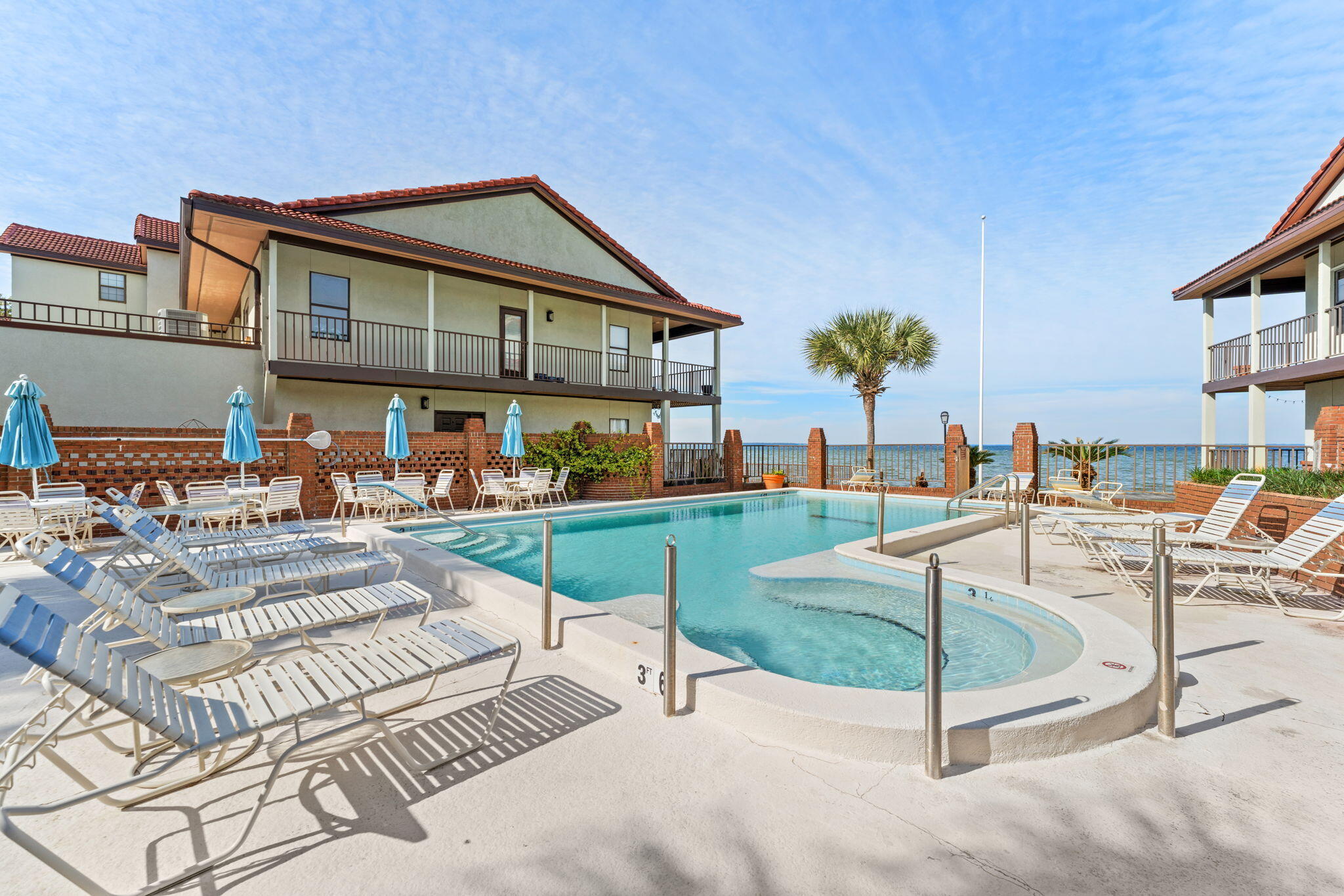 BAYBRIDGE CONDO - Residential