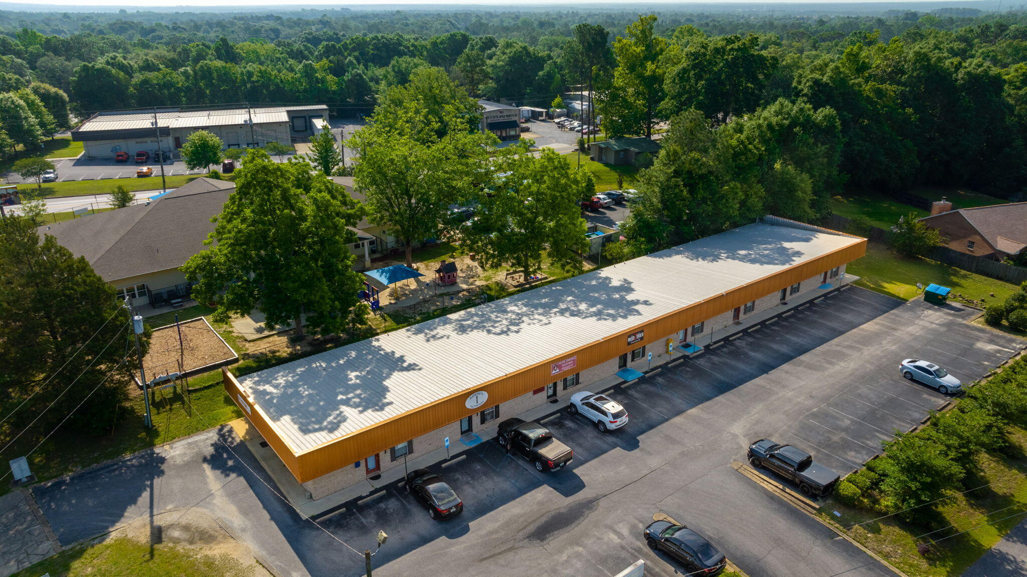 Investment Opportunity ready to fall in your hands! This 10 Unit Commercial Building is 100% Tenant occupied Earning around $127,860 annually! located South of town with Lots of, roof tops, new growth and just a short drive from local schools, hospital, south Publix, a variety of restaurants and the upcoming Crestview Commons, Hwy 85, Hwy 90 and I-10 are in close proximity to the property.