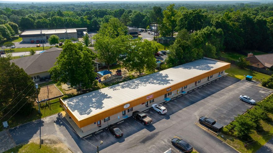 Investment Opportunity ready to fall in your hands! This 10 Unit Commercial Building is  100% Tenant occupied Earning around $127,860 annually!  located South of town with Lots of, roof tops,  new growth and just a short drive from local schools, hospital, south Publix, a variety of restaurants and the upcoming Crestview Commons, Hwy 85, Hwy 90 and I-10 are in close proximity to the property.