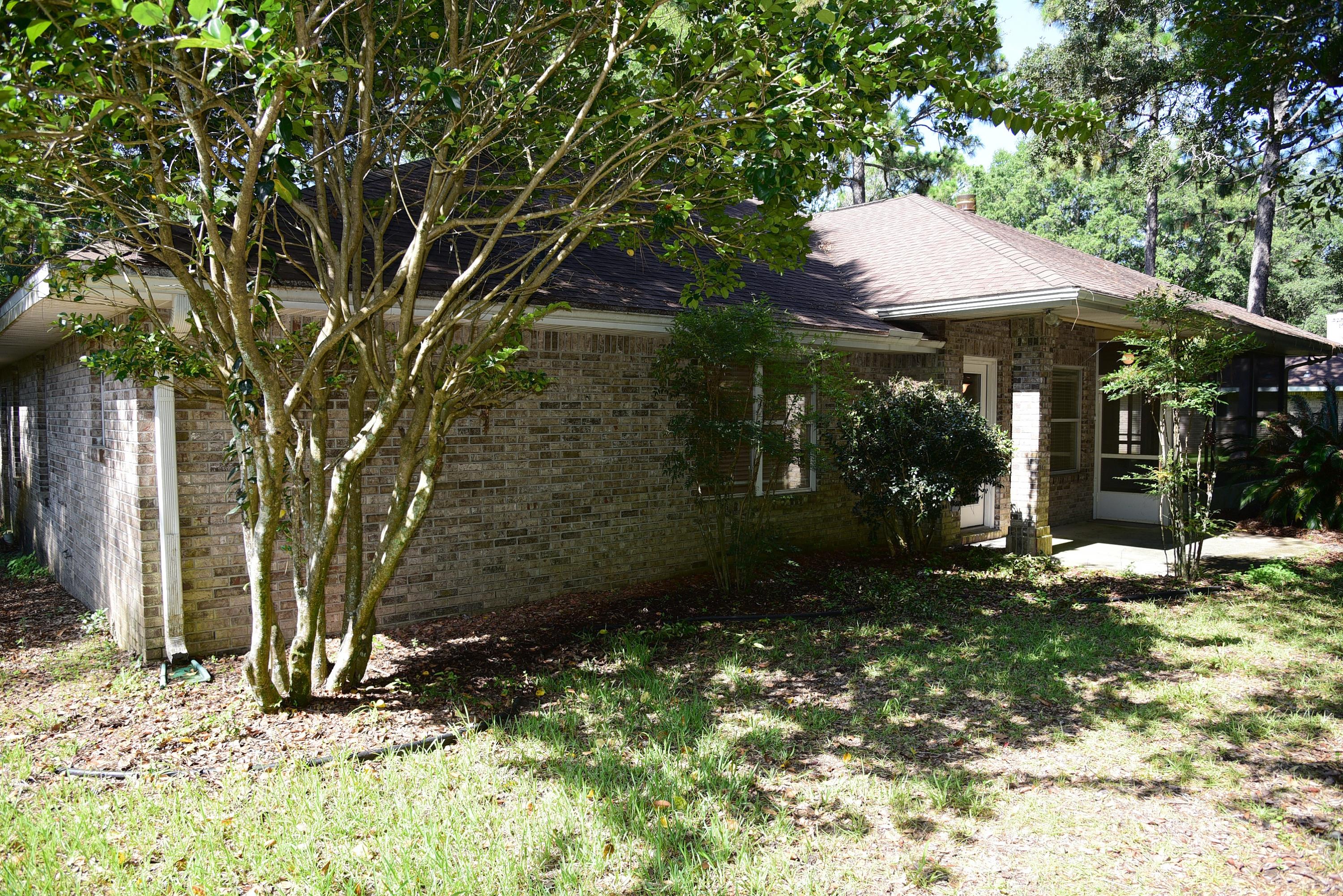 ROCKY BAYOU COUNTRY CLUB ESTATES 8 - Residential Lease