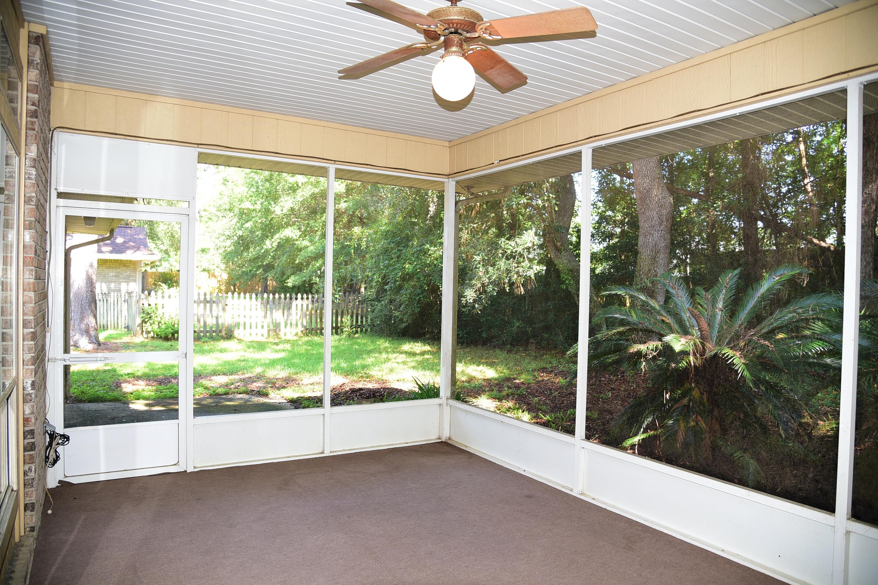 ROCKY BAYOU COUNTRY CLUB ESTATES 8 - Residential Lease