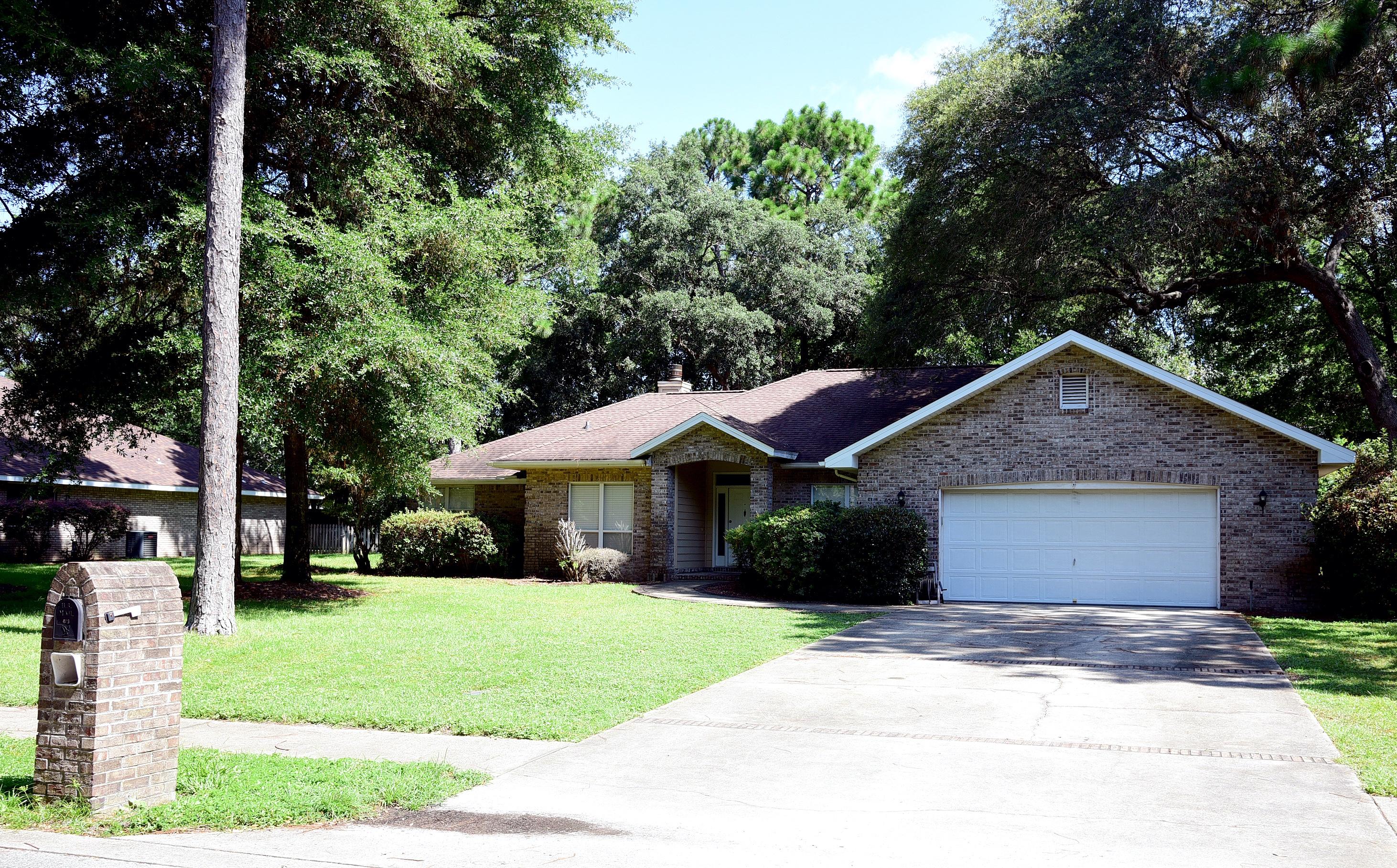 ROCKY BAYOU COUNTRY CLUB ESTATES 8 - Residential Lease