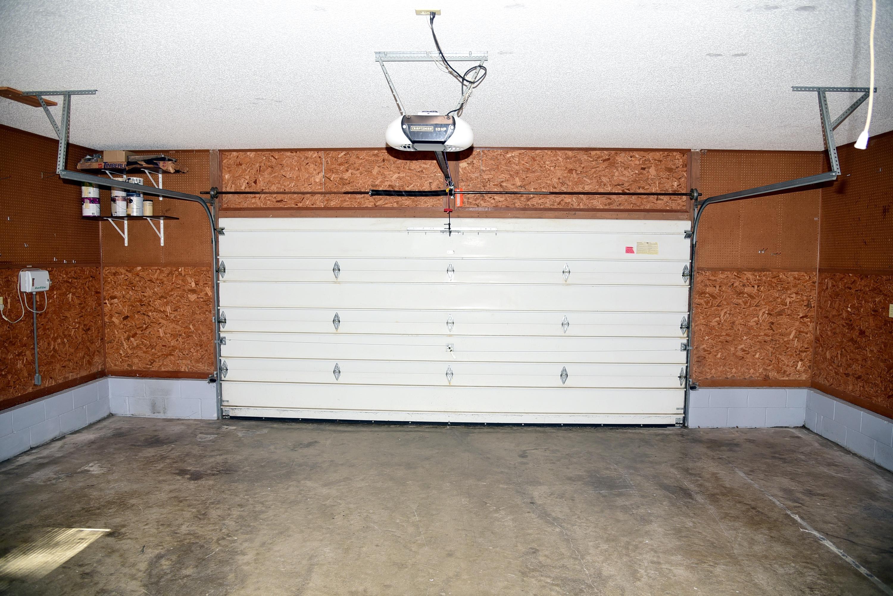 ROCKY BAYOU COUNTRY CLUB ESTATES 8 - Residential Lease