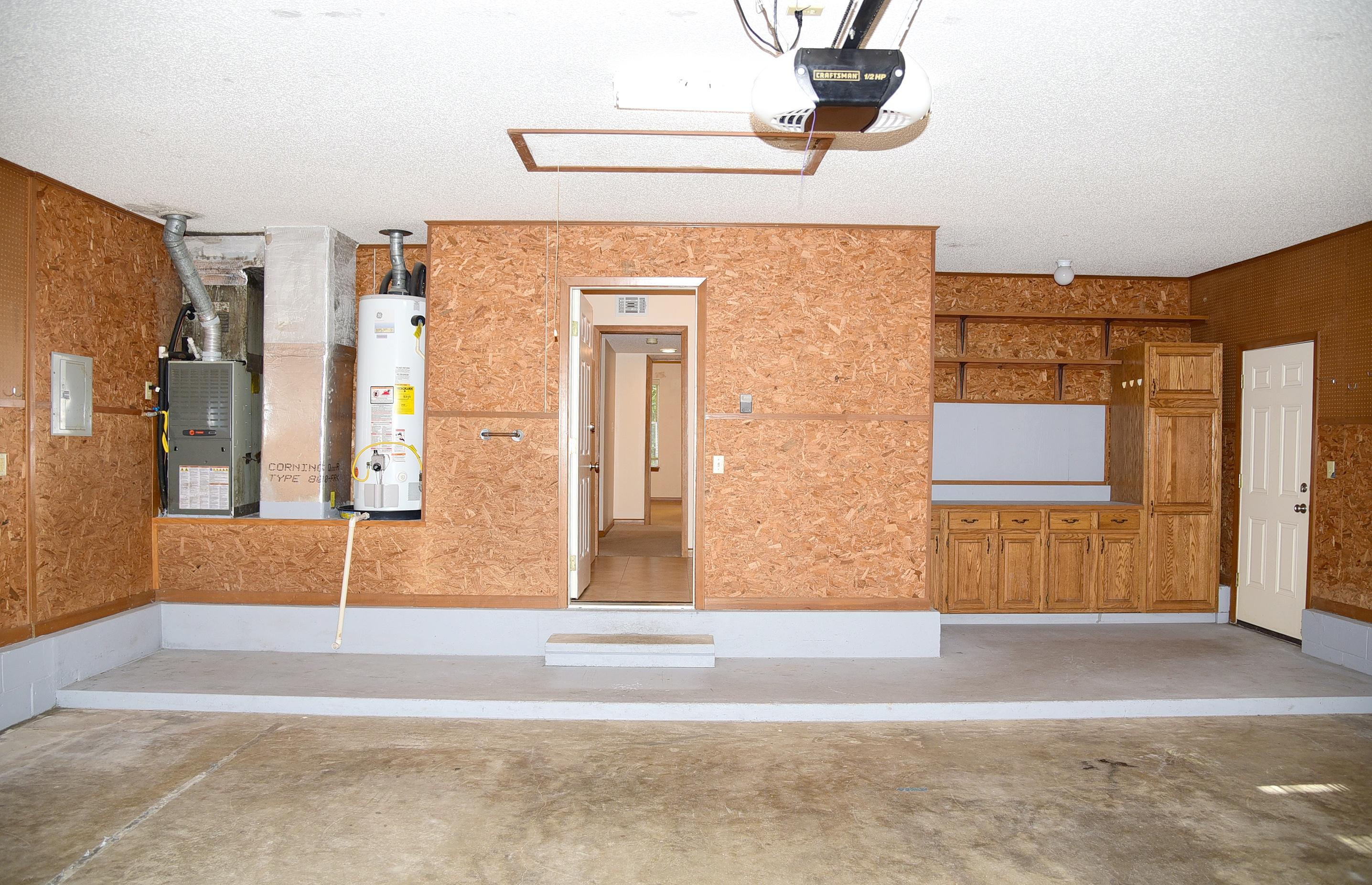 ROCKY BAYOU COUNTRY CLUB ESTATES 8 - Residential Lease