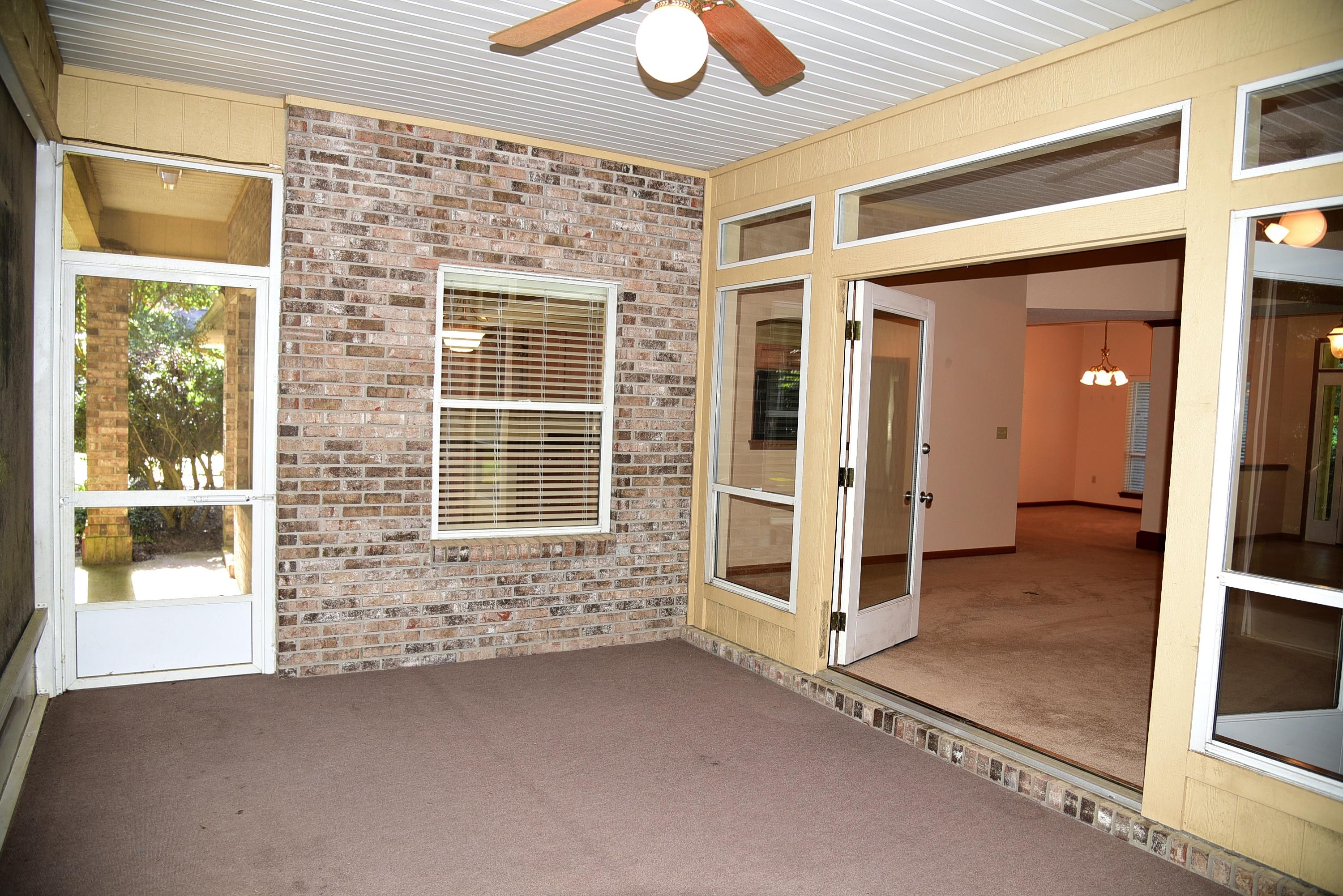 ROCKY BAYOU COUNTRY CLUB ESTATES 8 - Residential Lease