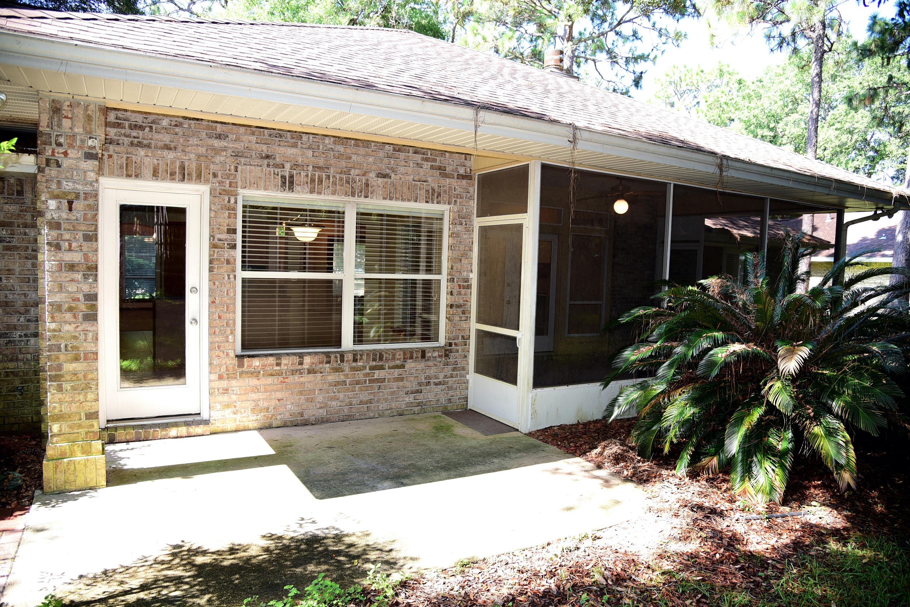 ROCKY BAYOU COUNTRY CLUB ESTATES 8 - Residential Lease