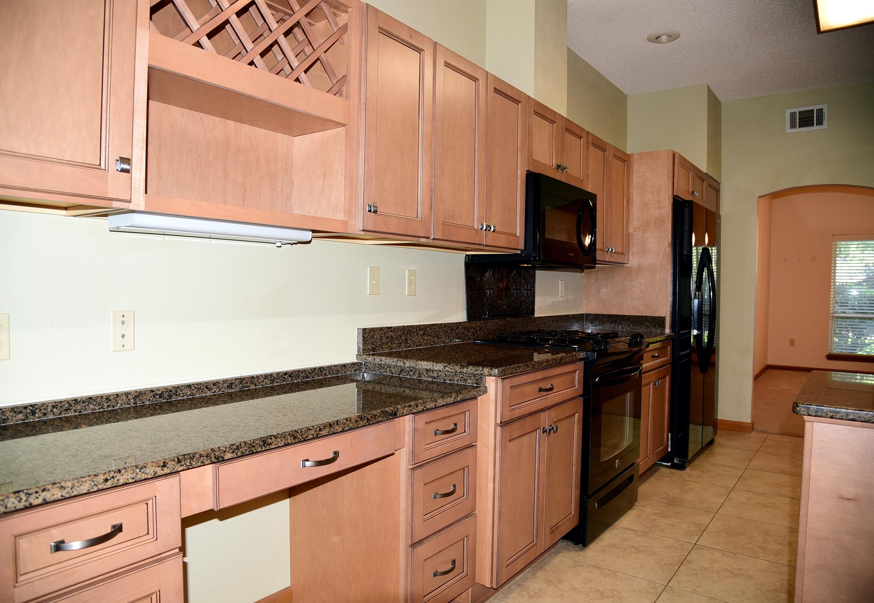 ROCKY BAYOU COUNTRY CLUB ESTATES 8 - Residential Lease