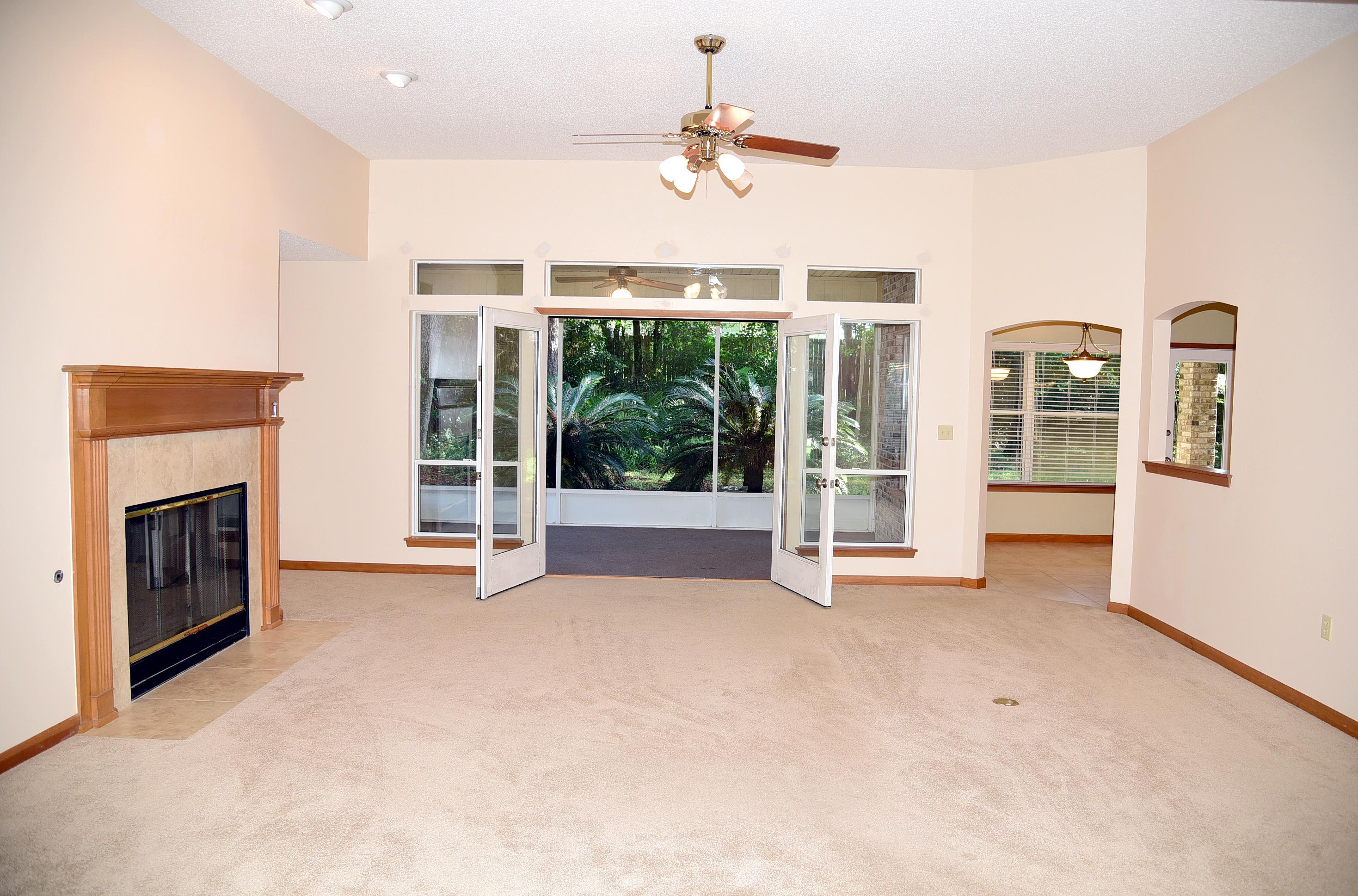 ROCKY BAYOU COUNTRY CLUB ESTATES 8 - Residential Lease