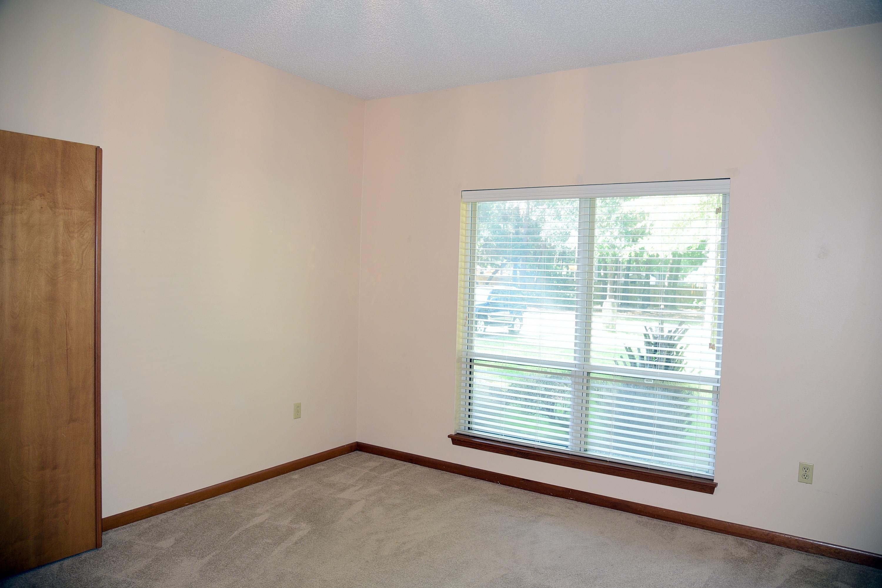 ROCKY BAYOU COUNTRY CLUB ESTATES 8 - Residential Lease