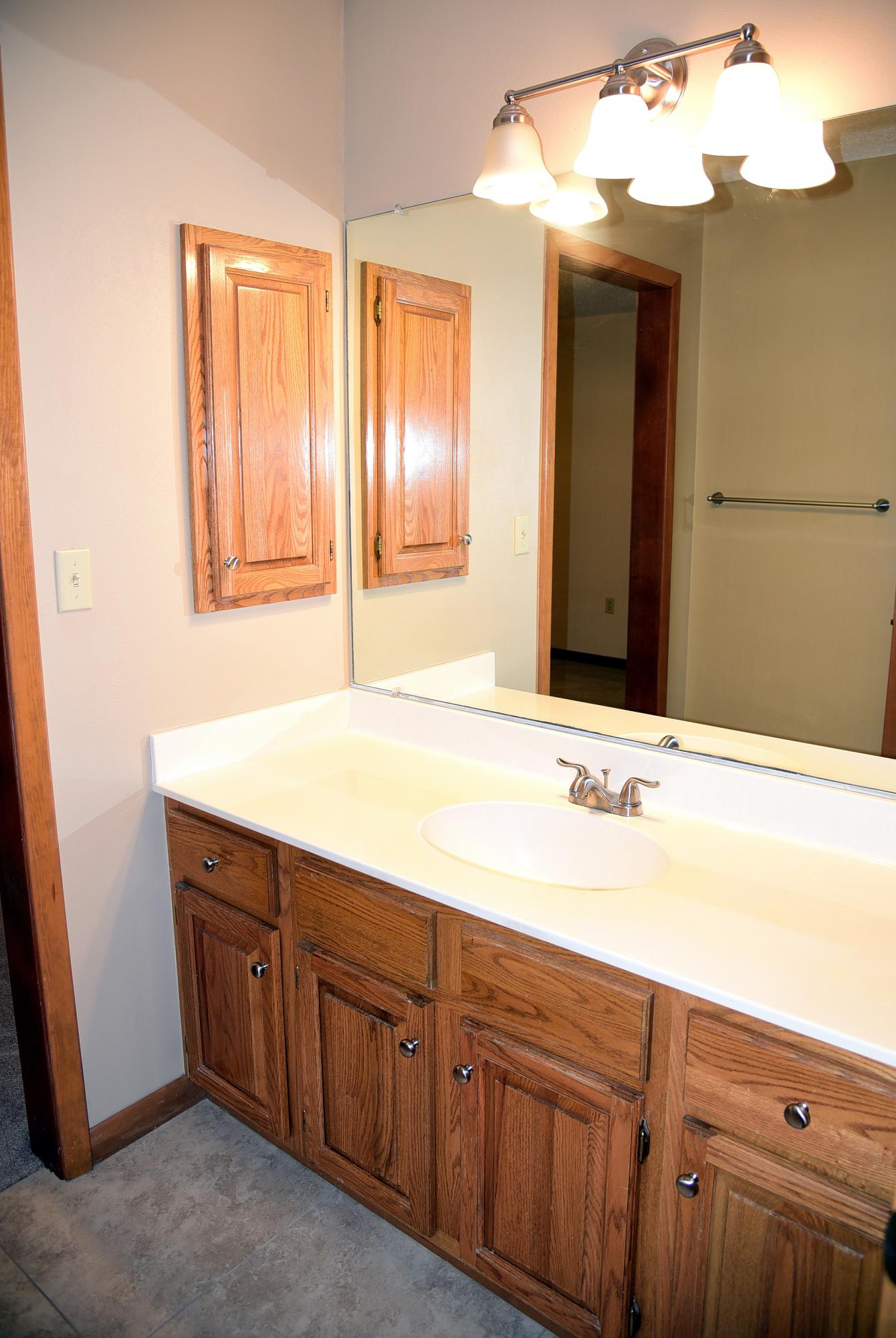 ROCKY BAYOU COUNTRY CLUB ESTATES 8 - Residential Lease