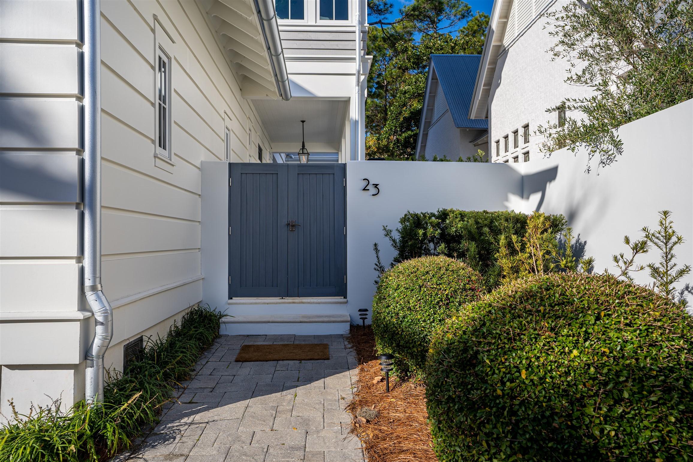 CHURCHILL OAKS - Residential