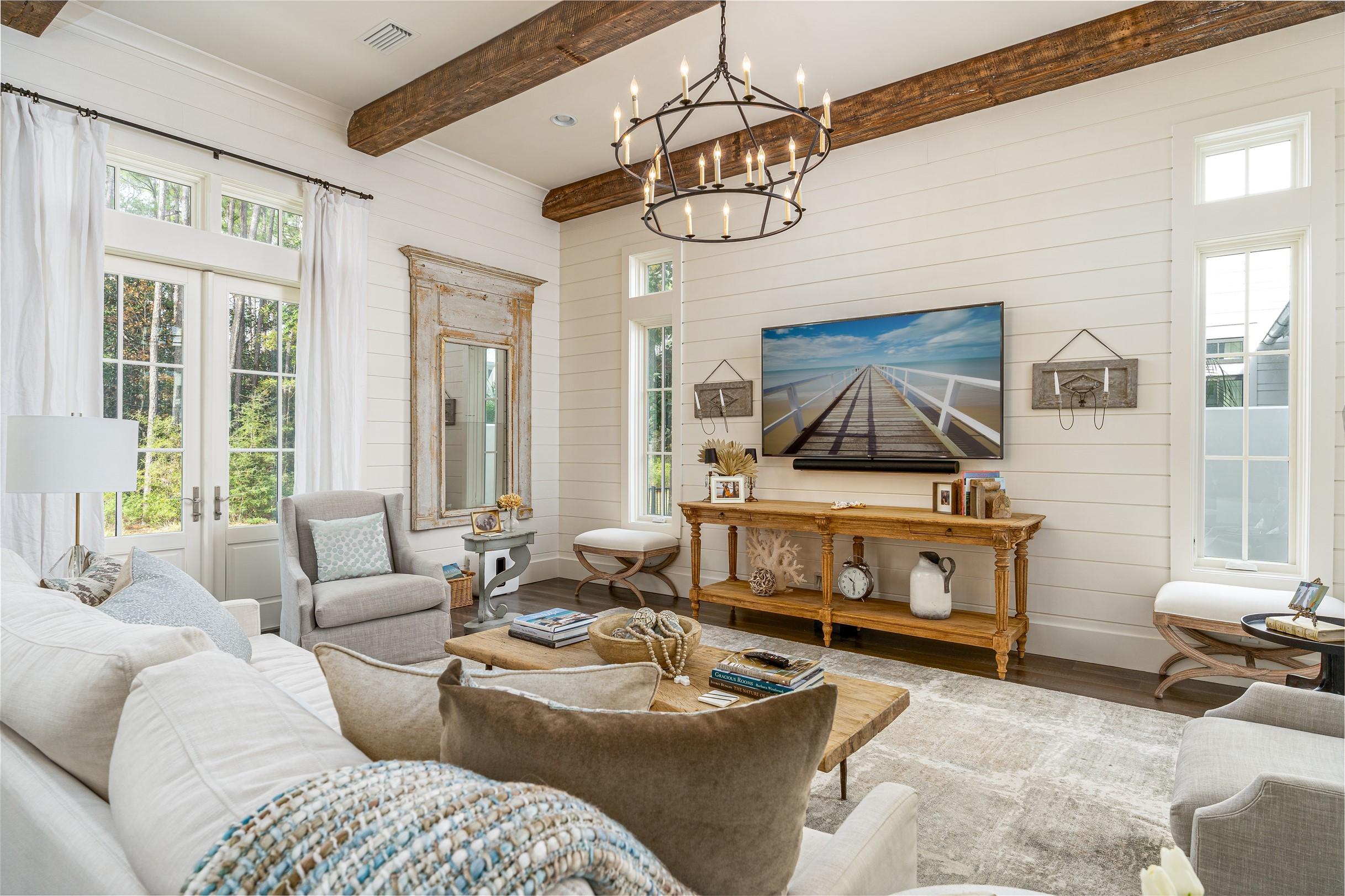 CHURCHILL OAKS - Residential