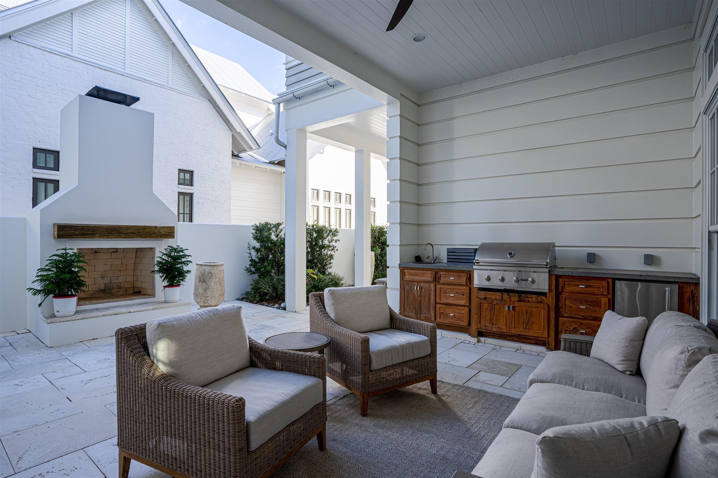 CHURCHILL OAKS - Residential