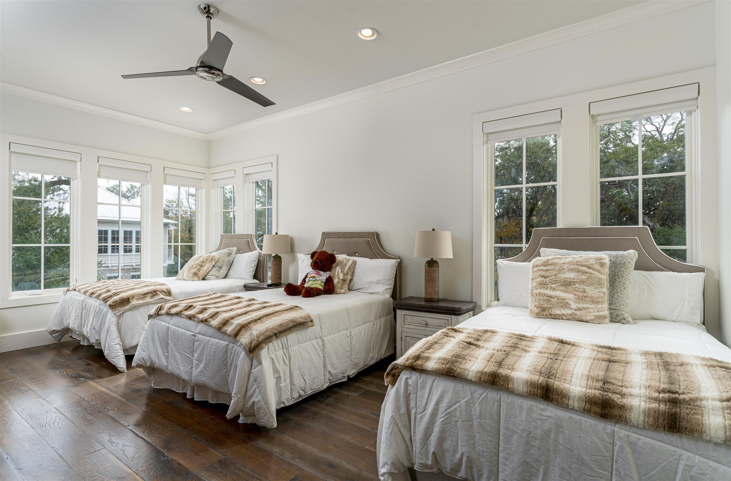 CHURCHILL OAKS - Residential