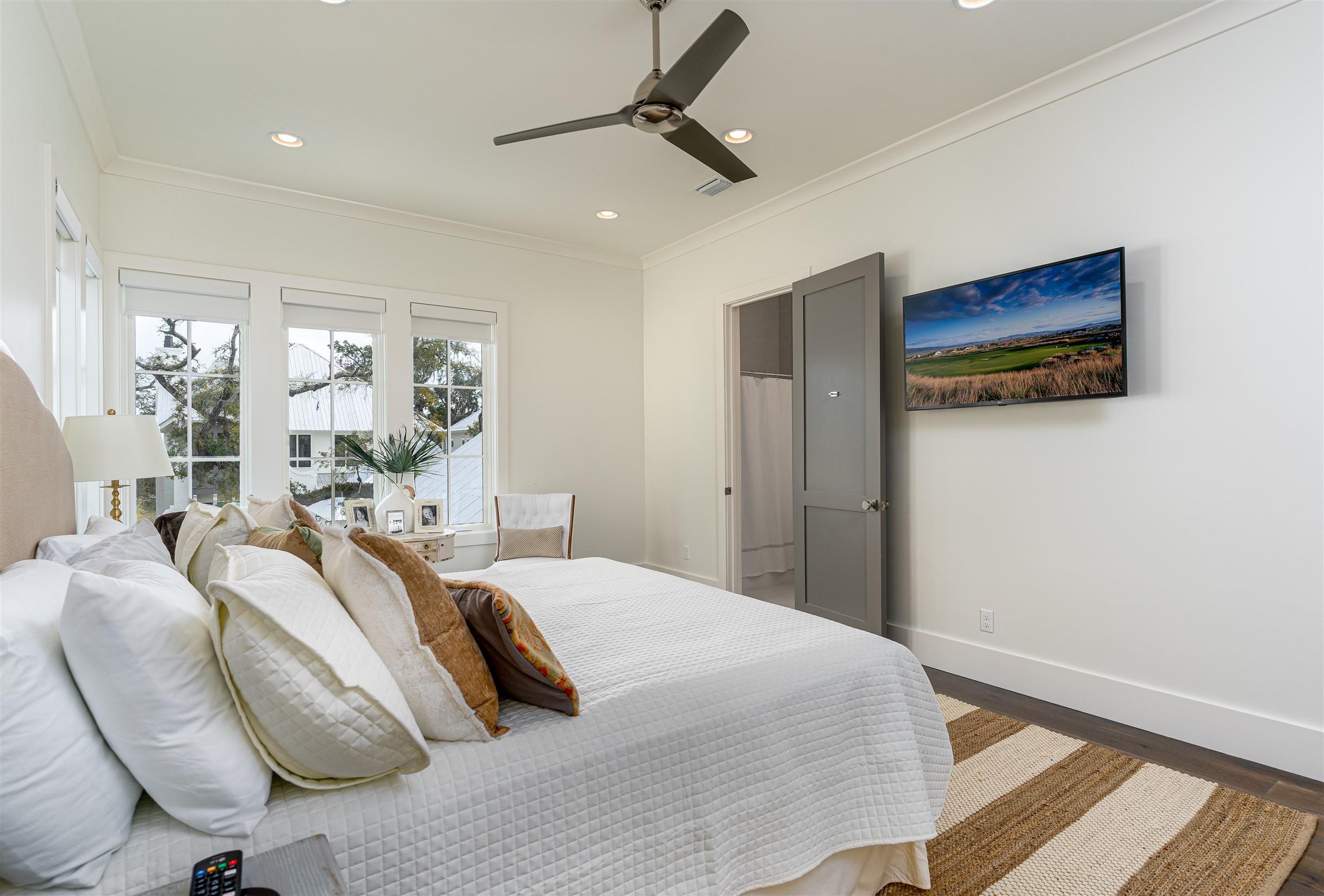 CHURCHILL OAKS - Residential