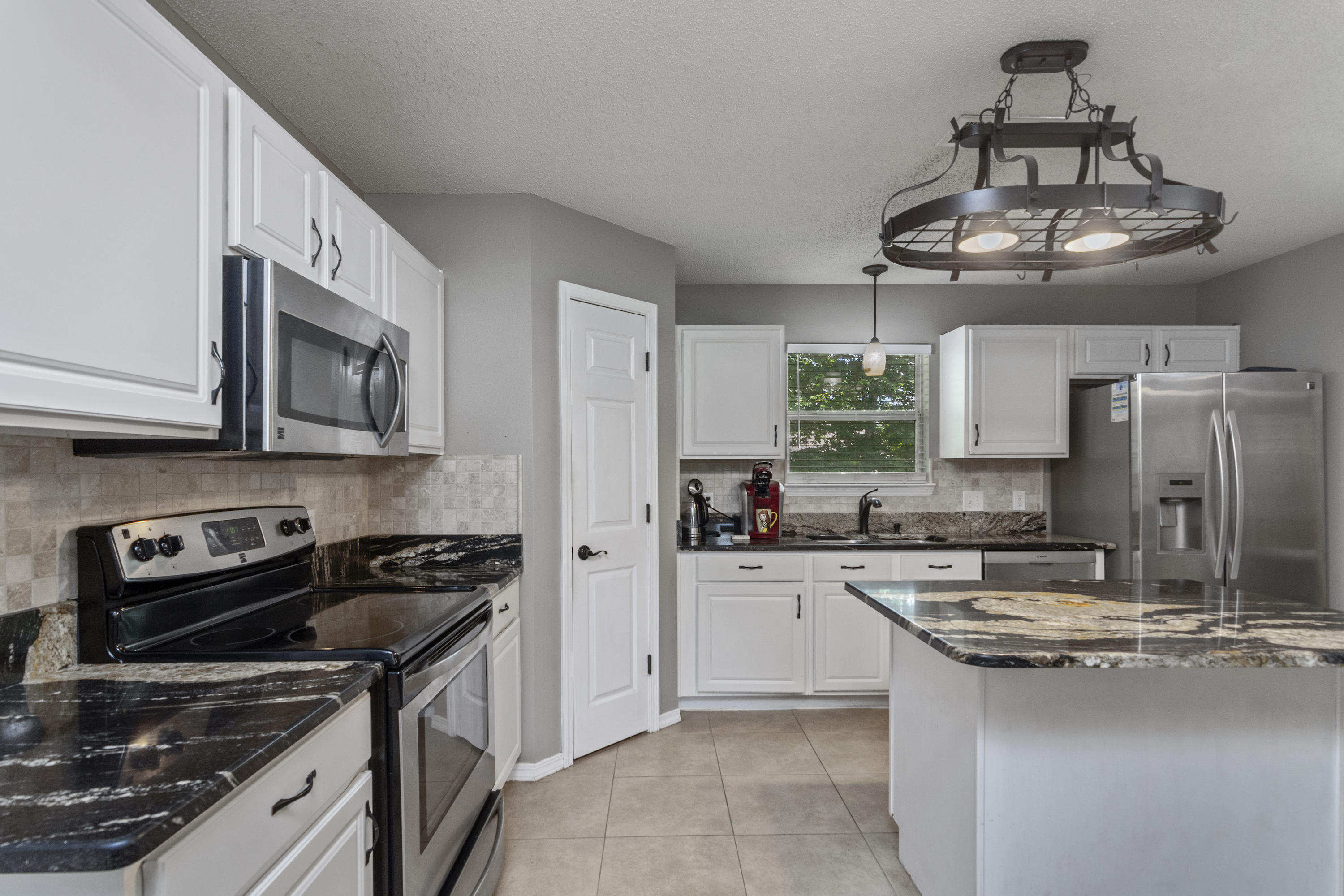 NORTHVIEW ESTATES 7TH ADDN - Residential