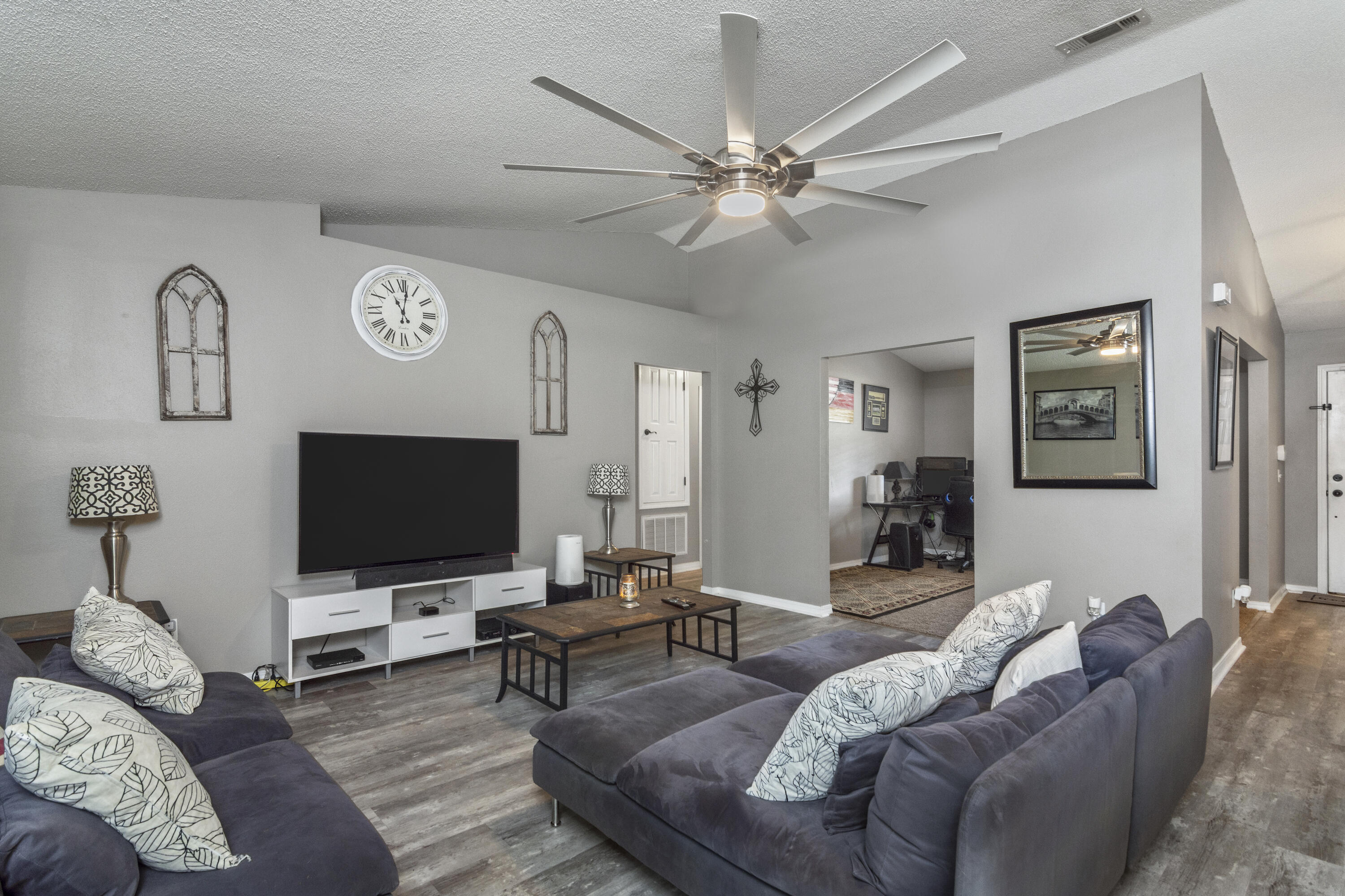 NORTHVIEW ESTATES 7TH ADDN - Residential