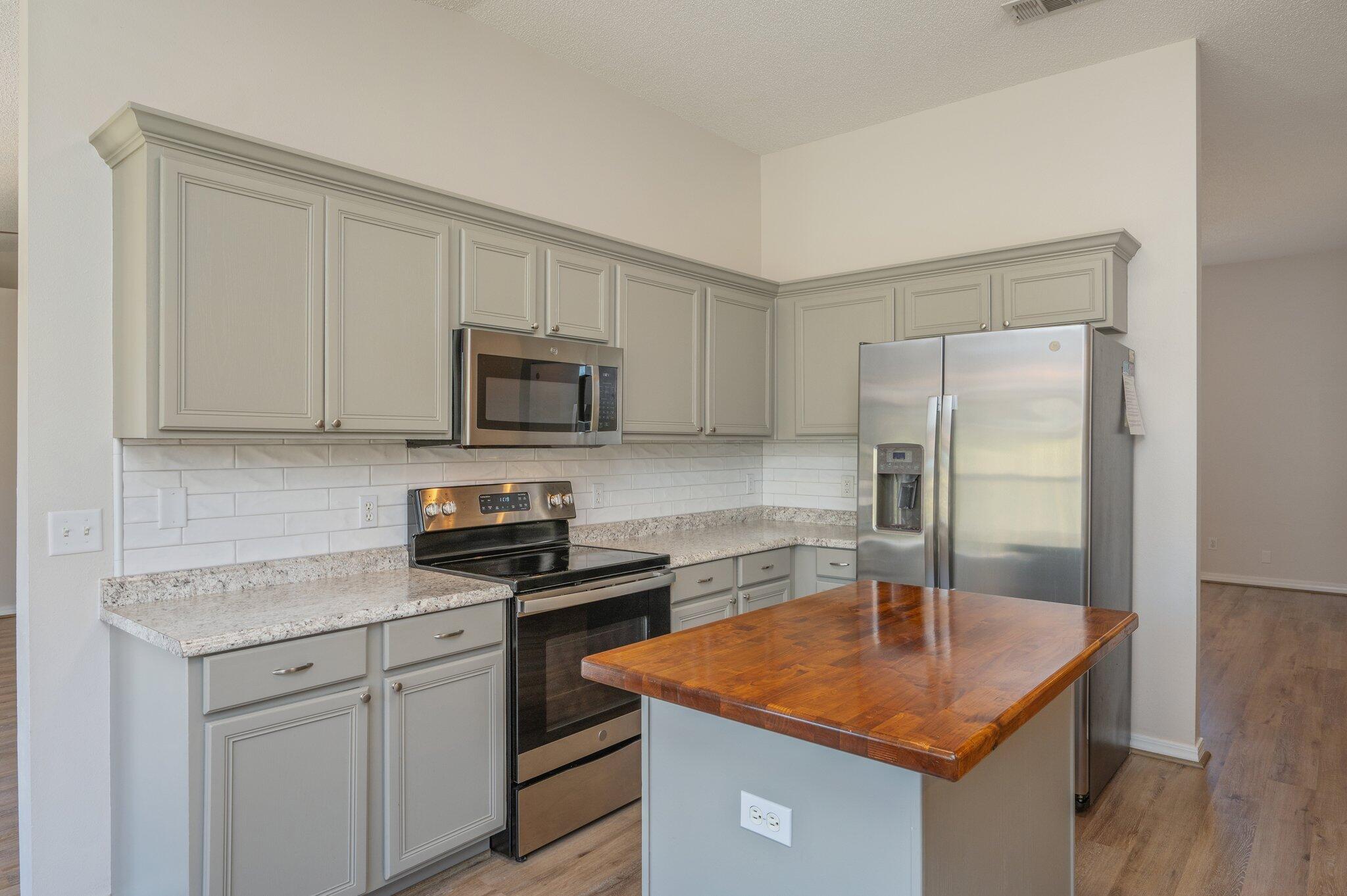 WESTVIEW ESTATES - Residential Lease