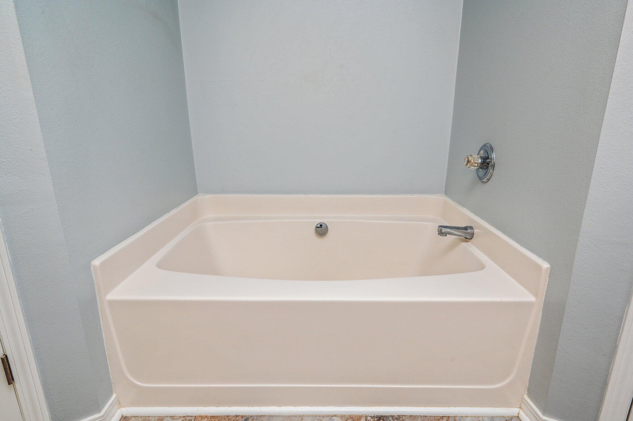 WESTVIEW ESTATES - Residential Lease