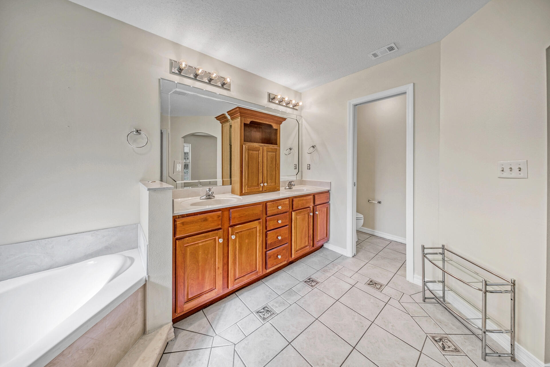 RIVERCHASE S/D - Residential