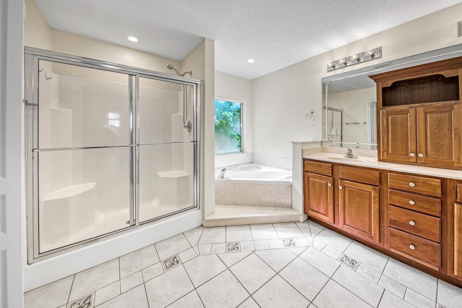 RIVERCHASE S/D - Residential