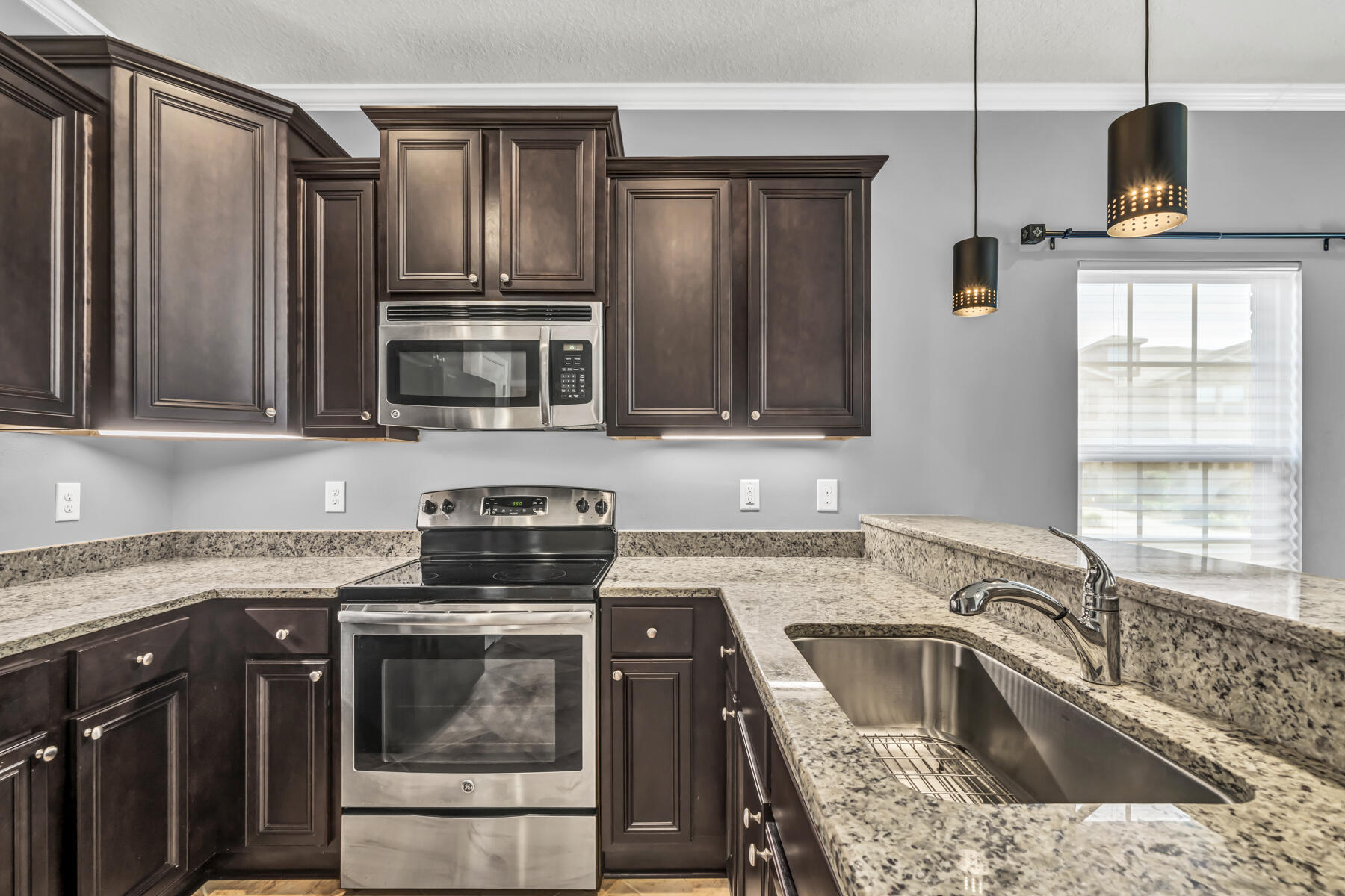 RESERVE POINTE - Residential