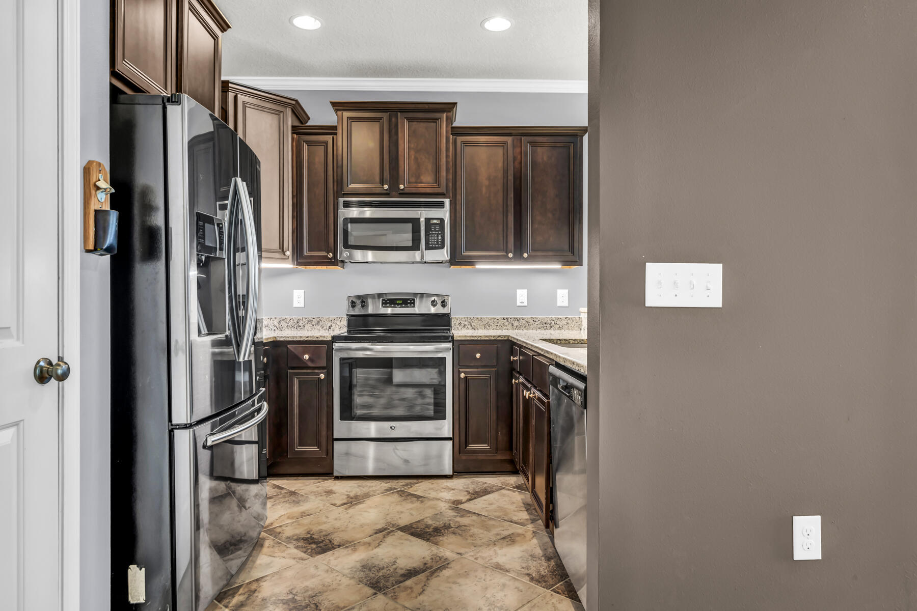 RESERVE POINTE - Residential