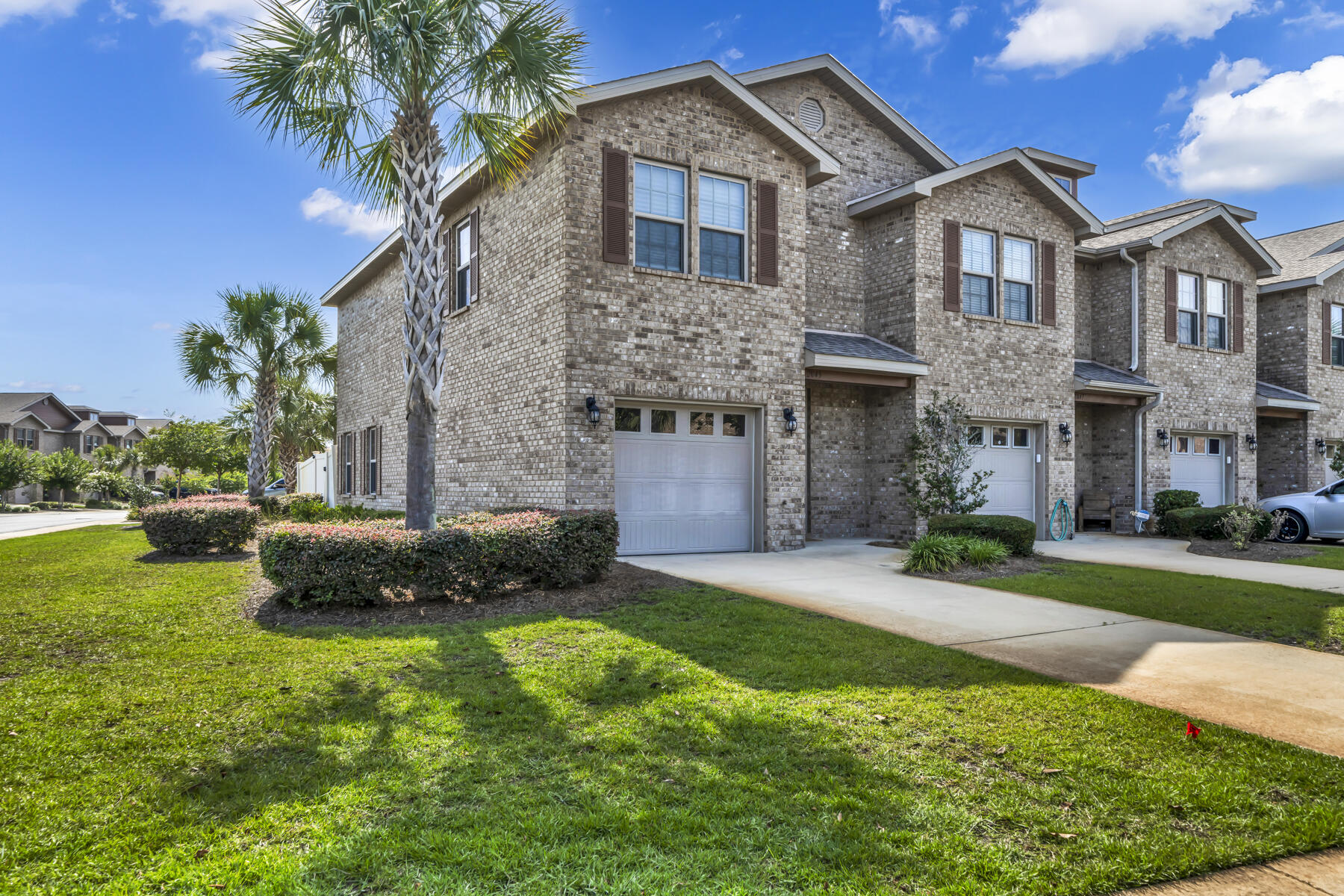 RESERVE POINTE - Residential