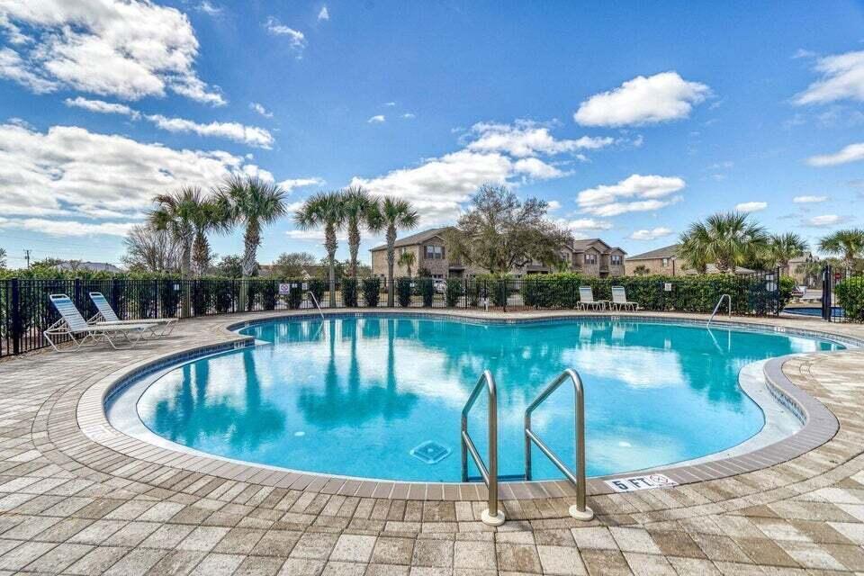 MOTIVATED SELLER! Enjoy being only 2.5 miles to NAVARRE beaches! This beautiful END UNIT is located within the townhome community of RESERVE POINTE & is centrally located to all the popular spots that Navarre has to offer! The HOA maintains the roof, lawn care, irrigation, community pool & playground, & the overflow parking areas! Outdoor features: end unit & vinyl privacy fenced backyard with a gravel fire pit area. Indoor features: 3 BR/2BA/1,544SqFt, 1-car garage, carpet only on stairs, tile & laminate flooring, granite countertops, stainless steel kitchen appliances, custom closet shelving in all the bedrooms, 2-way blinds on all windows, recessed lighting, crown molding, & a pantry in the kitchen! HOA is $325/month. Rentals must be a minimum of 30 days. Don't miss your chance to live where you can also vacation! Virtually tour this unit by copying and pasting the following link to your internet browser: https://my.matterport.com/show/?m=1mn6sgAVDXD.
View the video tour at this link: https://youtu.be/_AYl8FPlCGk