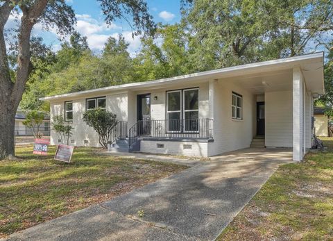 Photo of 6606 Lee Street, Milton, FL 32570 (MLS # 974298)