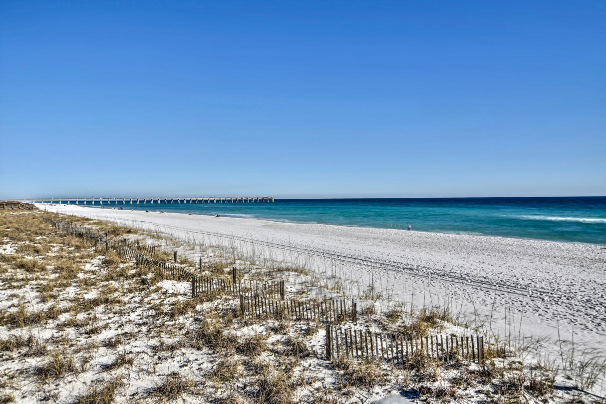 BEACHVIEW CONDOMINIUM - Residential