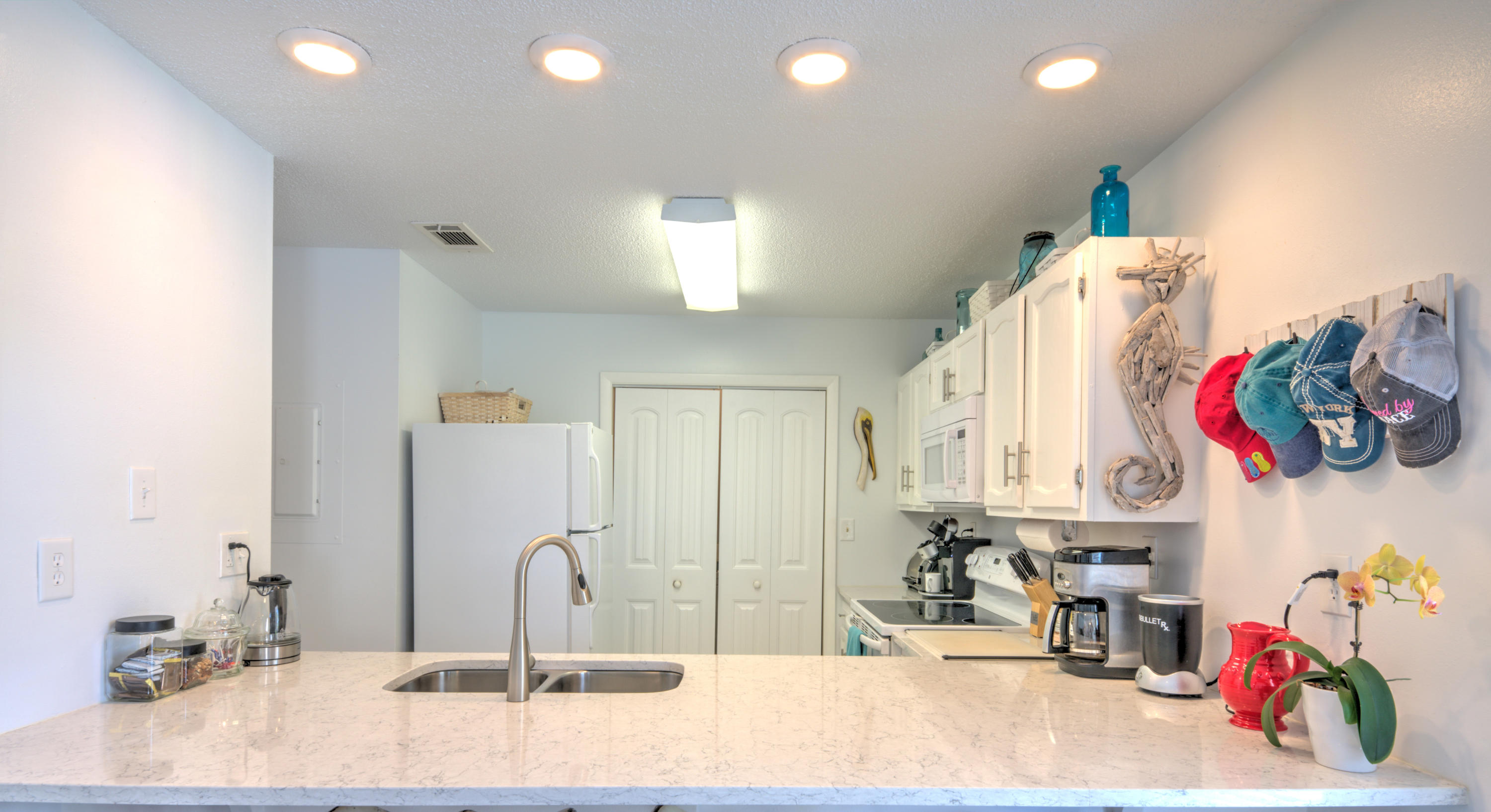 BEACHVIEW CONDOMINIUM - Residential