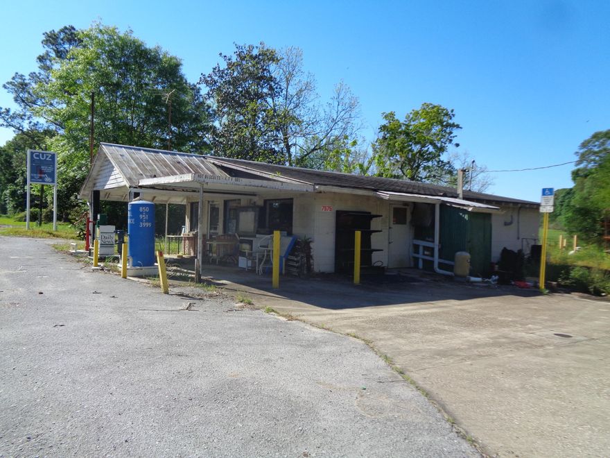 LOCATED ON HWY 331 - ROUTE TO THE BEAUTIFUL BEACHES, THIS PREVIOUS STORE LOCATION IS CENTRALLY LOCATED BETWEEN PAXTON AND DEFUNIAK. CONCRETE BLOCK BUILDING WITH PLENTY OF ROOM AND TONS OF OUTSIDE STORAGE AREA. PROPERTY HAS PLENTY OF POSSIBILITIES AND LAND USE IS GENERAL COMMERCIAL. PREOPERTY IS AVAILABLE FOR ANY RETAIL USE. THINK AHEAD ON THIS INVESTMENT WITH THE 4 LANING OF 331 SOON THIS BUSINESS WILL HAVE EVEN MORE TRAFFIC THAN IT ALREADY SEES ON A DAILY BASIS. THE ZONING WILL ALLOW ANY TYPE OF COMMERCIAL DWELLING YOUR HEART DESIRES! THIS IS FOR THE INVESTOR WHO HAS THE ABILITY TO SEE A GREAT BUY!