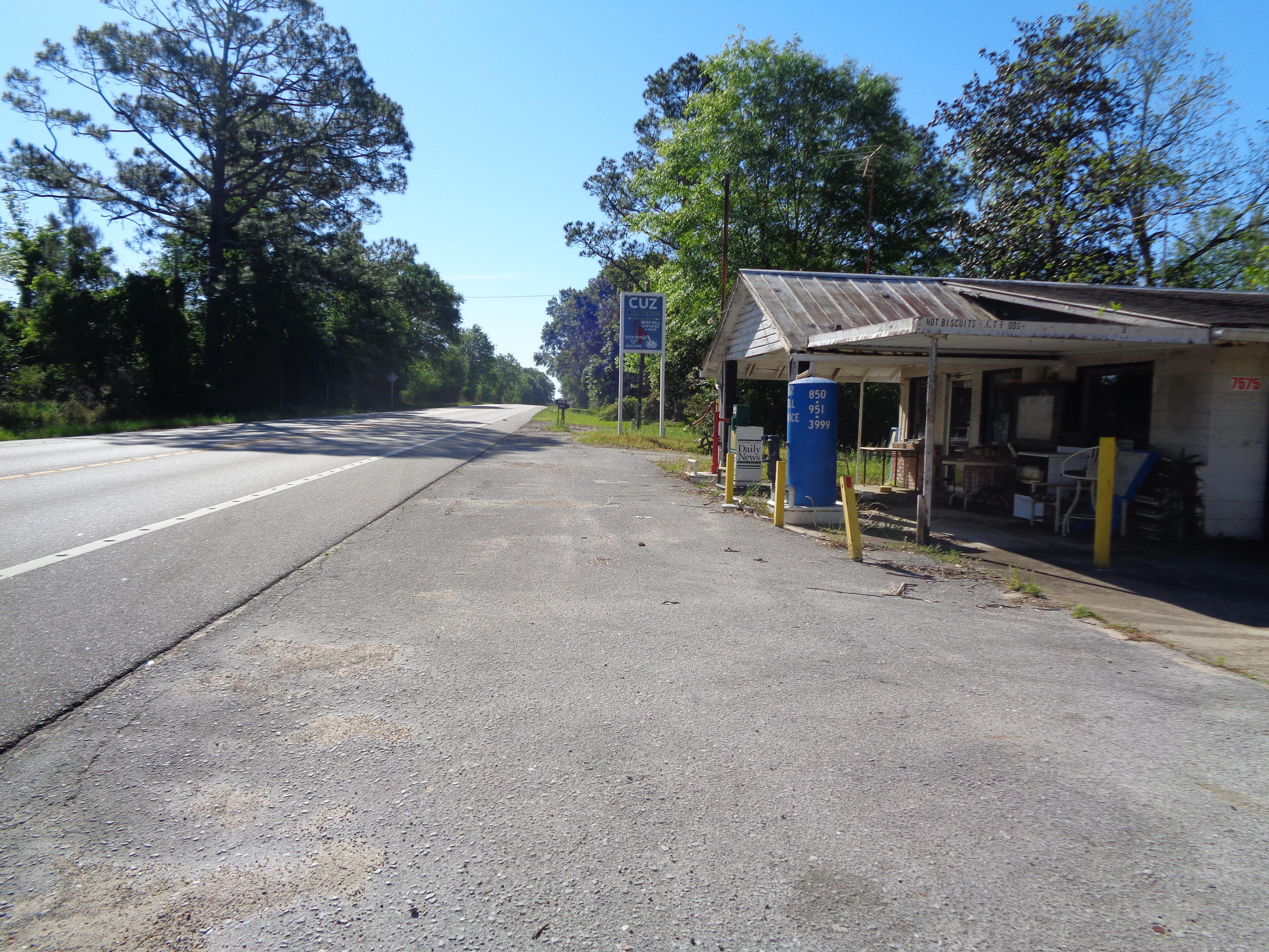 Main image without alt text