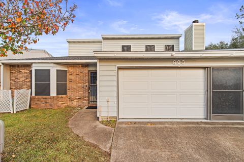 Photo of 803 Holbrook Circle, Fort Walton Beach, FL 32547 (MLS # 991478)