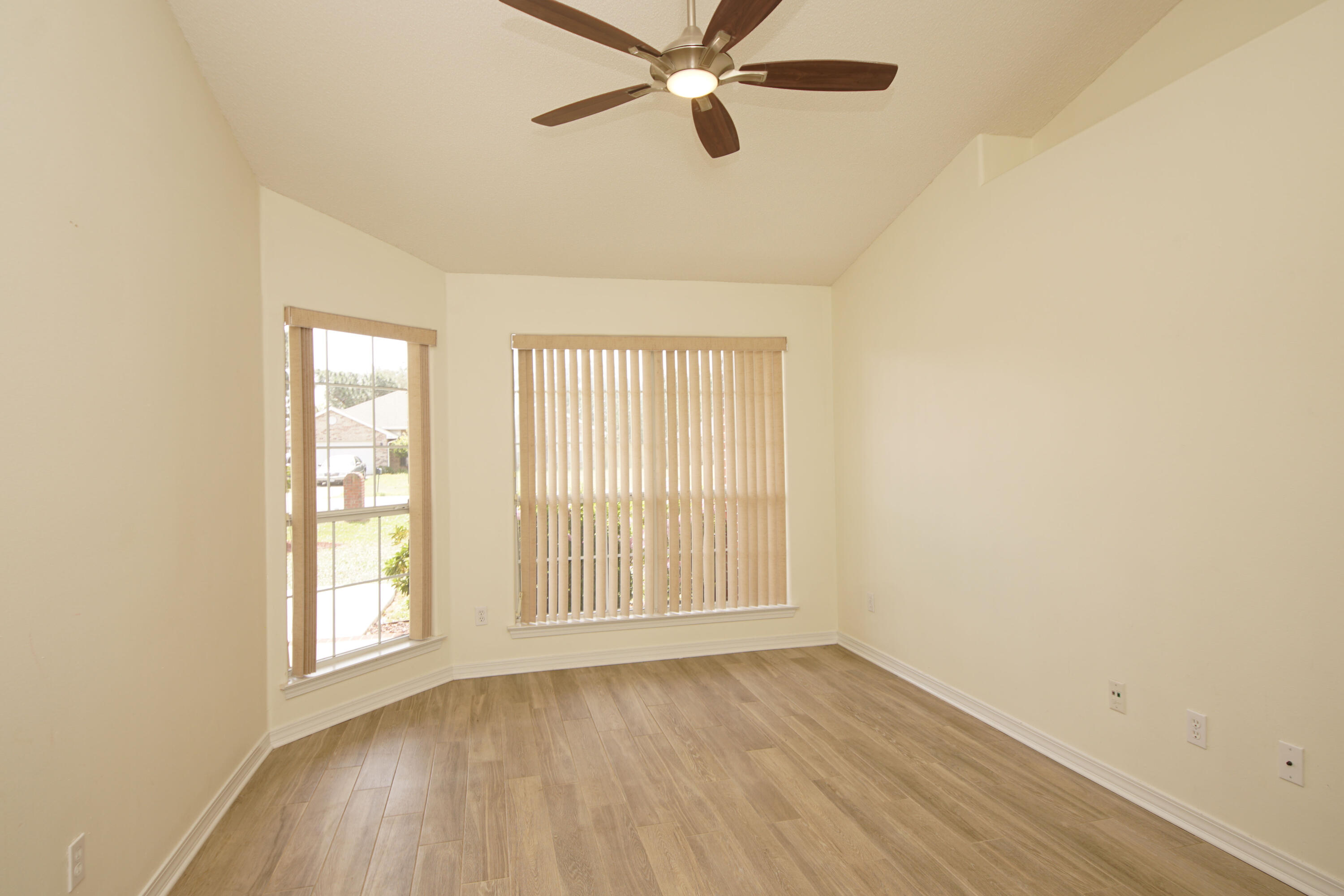 HOLLEY BY THE SEA - Residential
