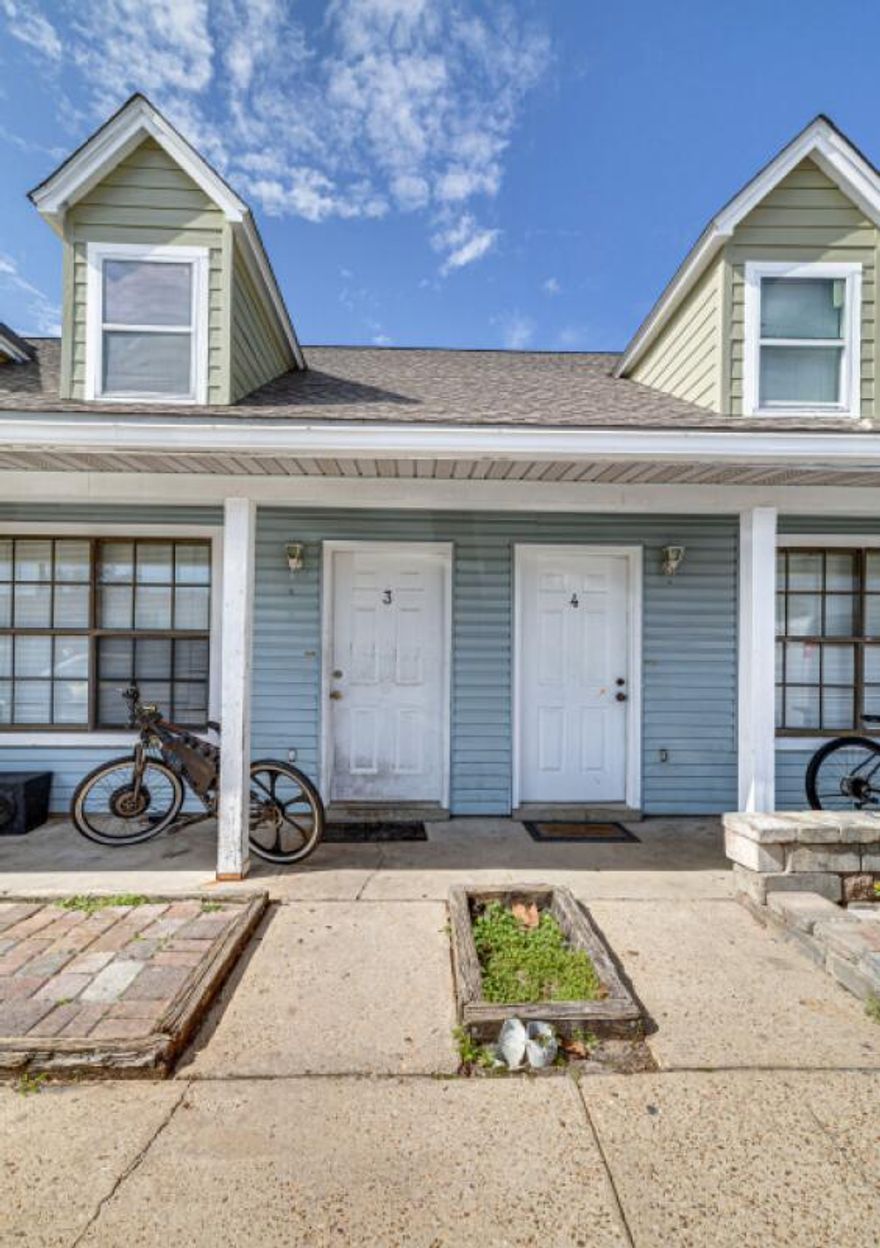 This is a nice 3 bed and 2 bath home. It has easy access to nearby parks, restaurants and shopping malls. Also few mins drive to the beach. It can be a great investment opportunity too.