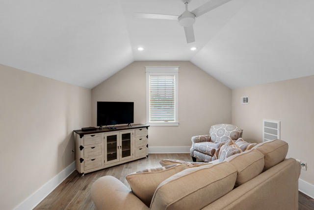 LAKESIDE AT BLUE MOUNTAIN BEACH - Residential