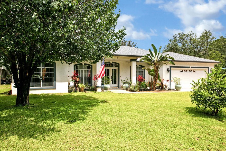 Location! Location! Location!This beautiful newly renovated 4bedroom/ 3 full bath Florida home, features an open floor plan design with high ceilings, living room and master bedroom with trayed ceilings, French doors into office, large garage. The master bath features a deep walk-in closet, spa tub, and double vanity with quartz counter tops. This beautifully wooded home is tucked away while still being walking distance to the Harbor and 2 parks on the bay across from the famous Crab Island. Low traffic side street. In the heart of Destin, close to schools. Large yard is pool ready, No HOA, park any size vessel no problem, with 3 minutes to launch ramp. Great for family or an investment property.