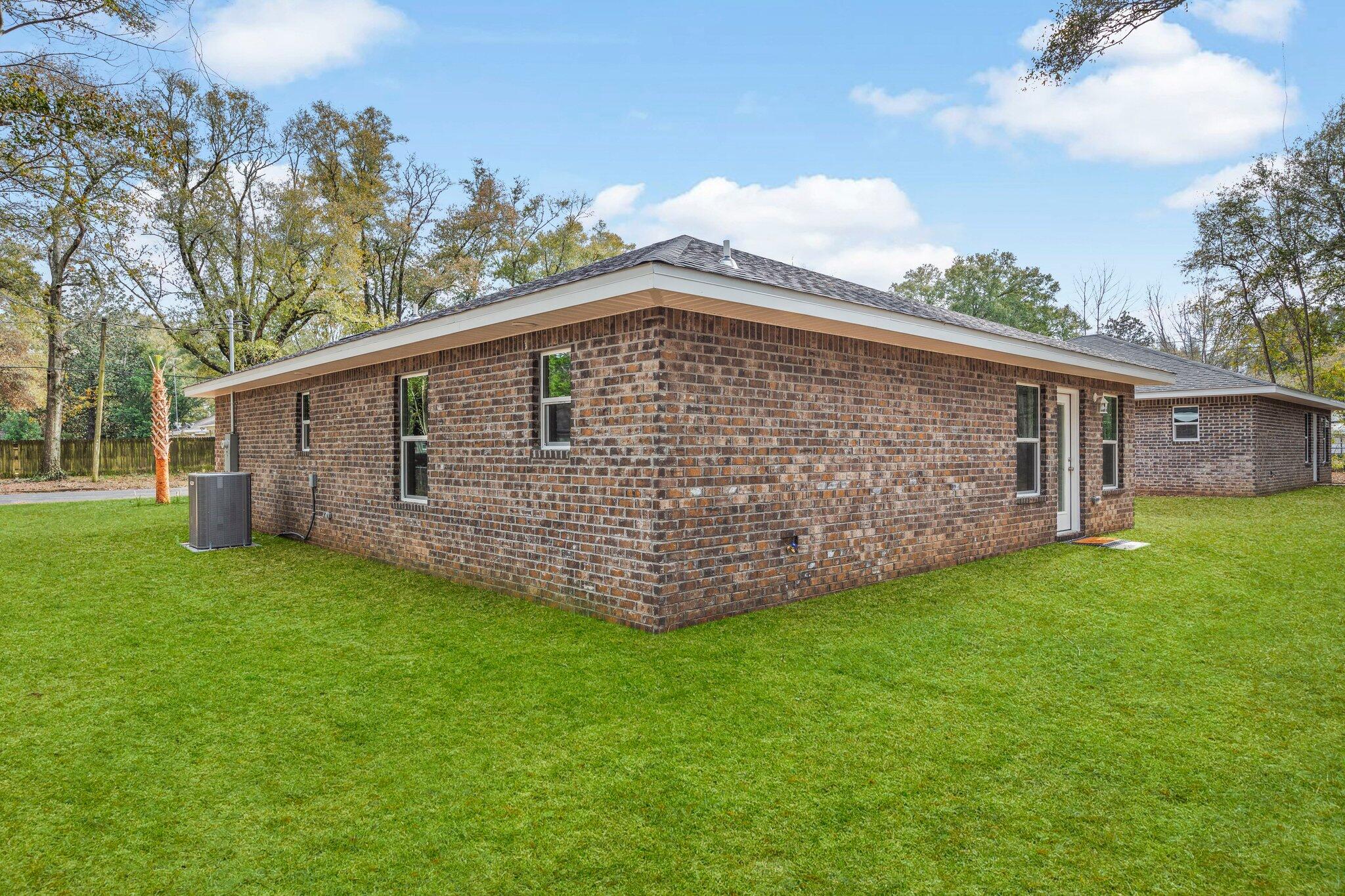 CRESTVIEW S1/2 LOTS 11 & 12 BLK 110 - Residential