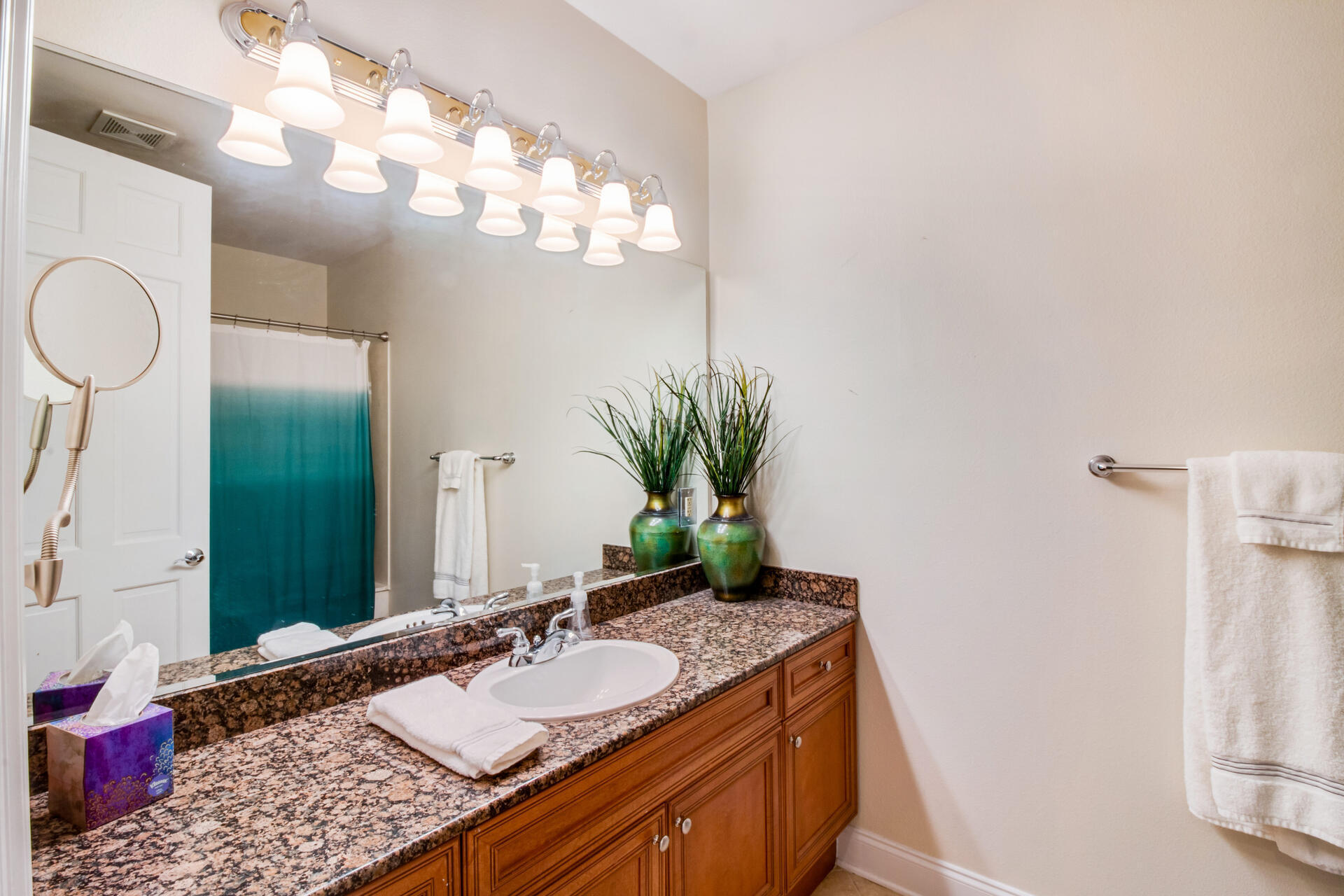 SIDES MORENO POINT WEST - Residential