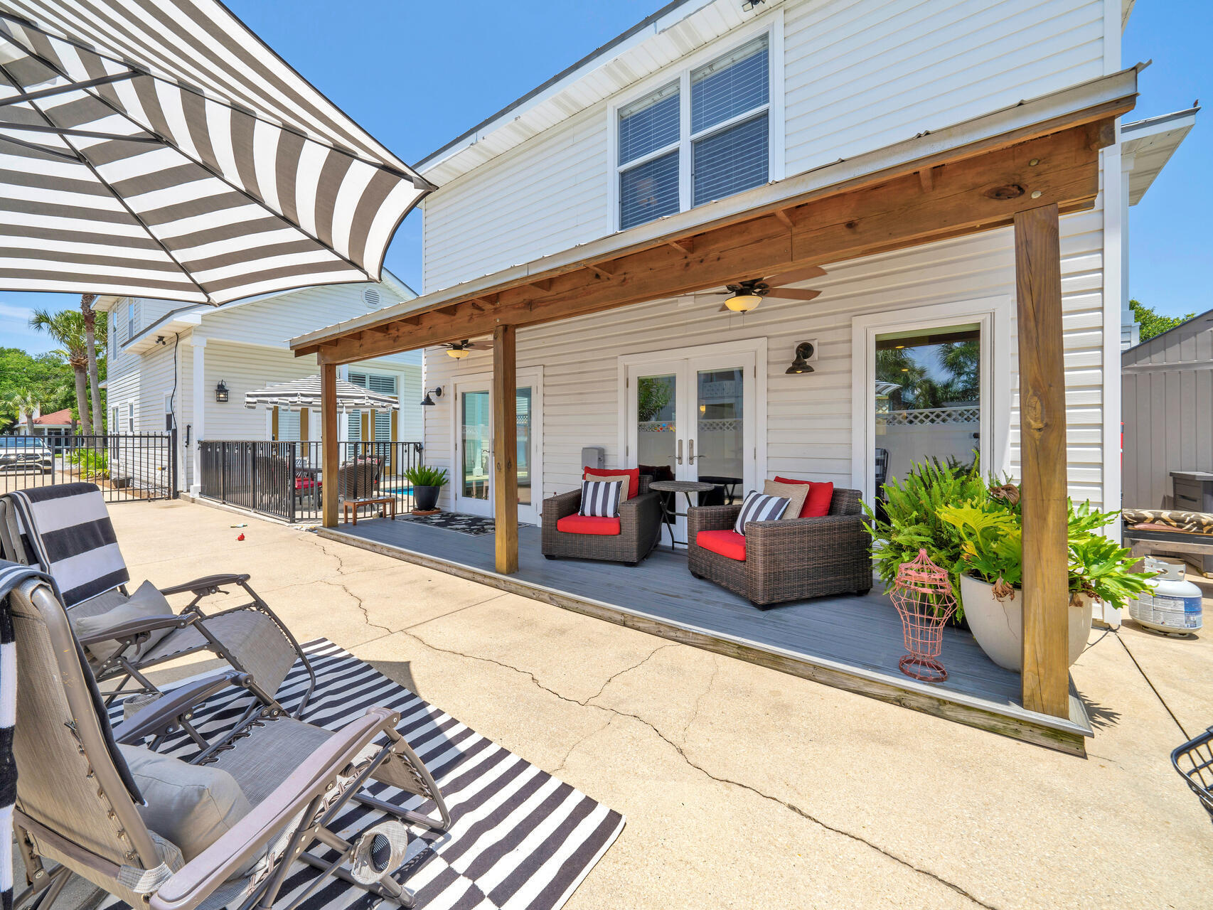 CRYSTAL BEACH - Residential