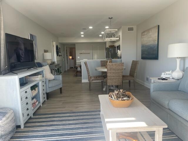 HARBOUR POINT CONDO - Residential