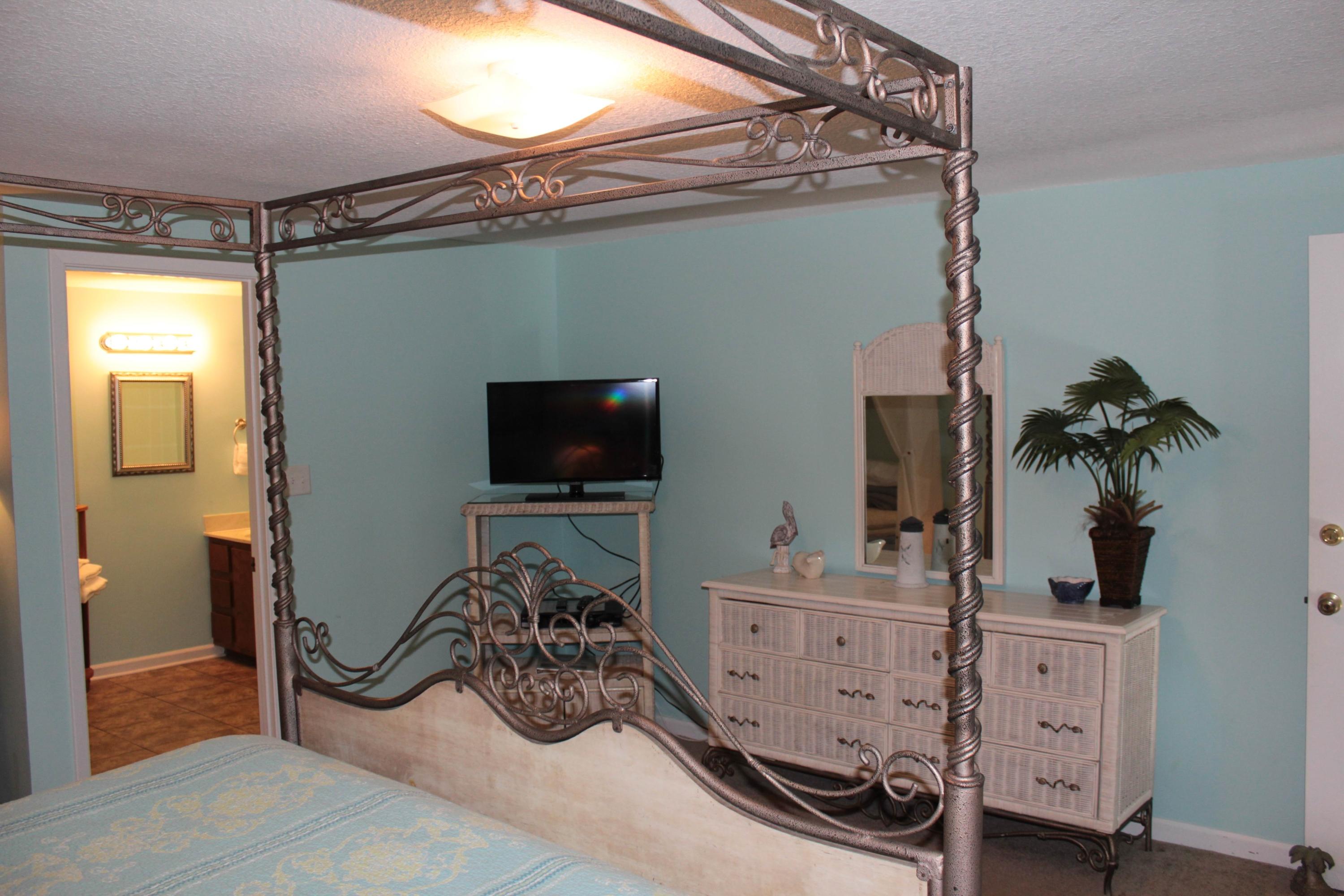 EASTERN SHORES CONDO PH 1 - Residential