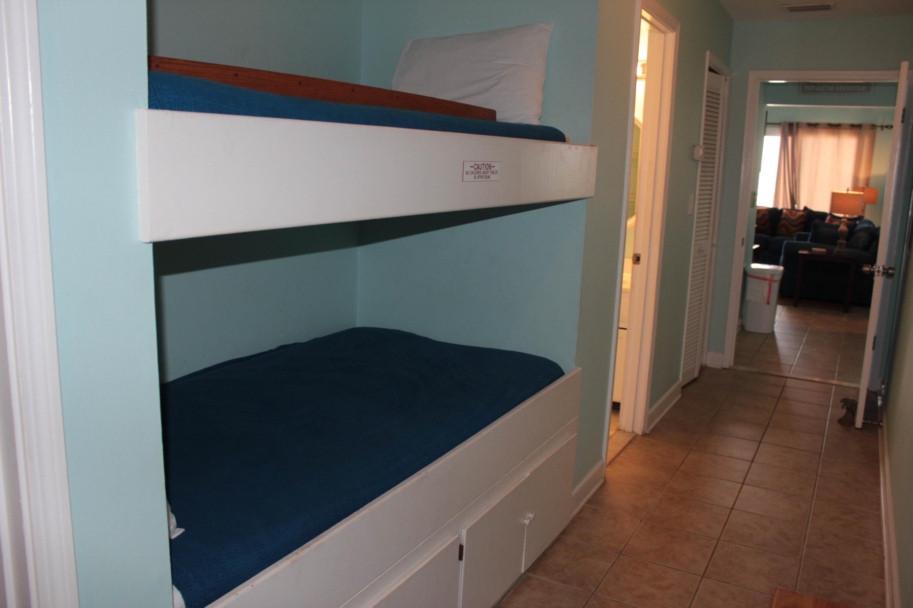 EASTERN SHORES CONDO PH 1 - Residential