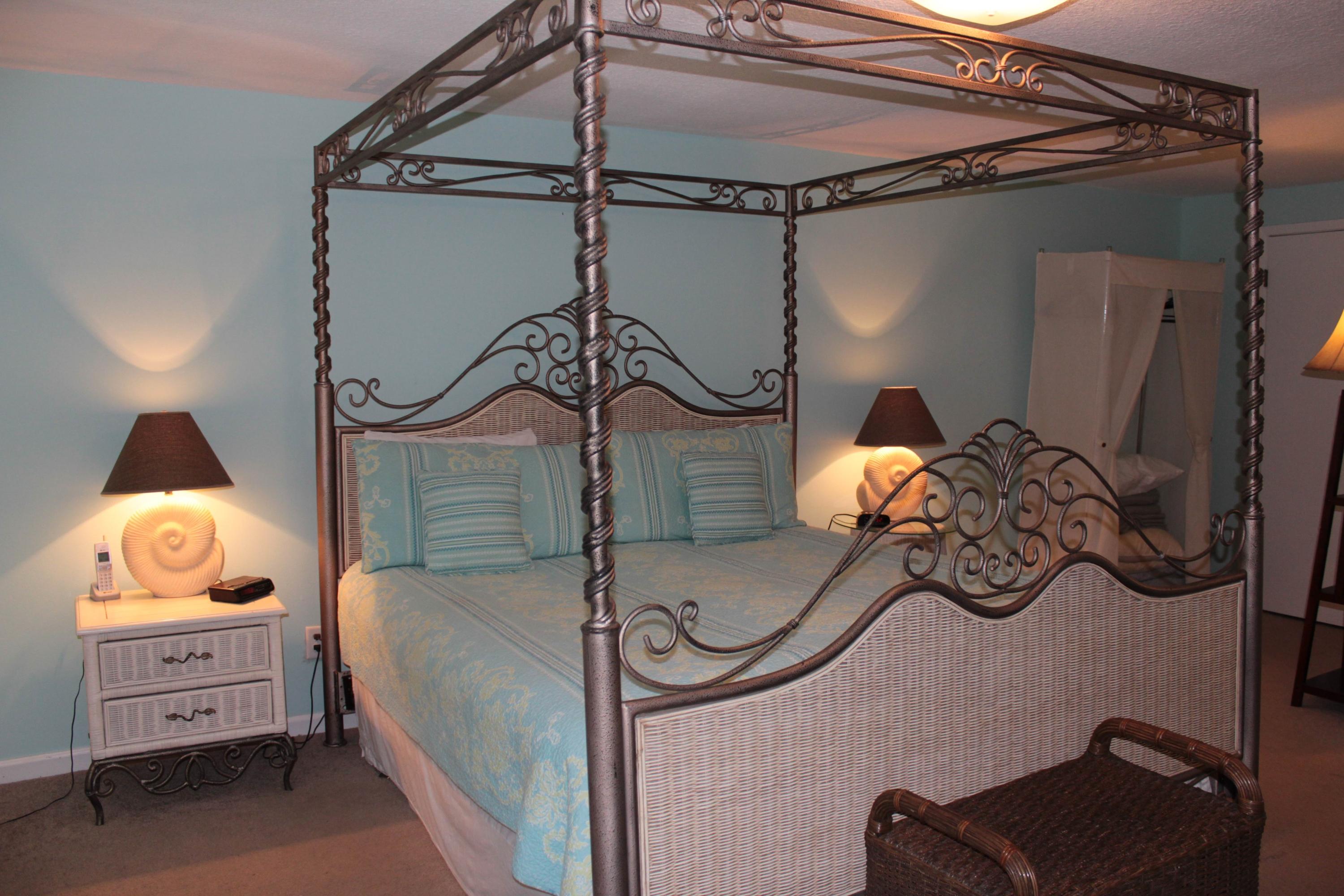 EASTERN SHORES CONDO PH 1 - Residential