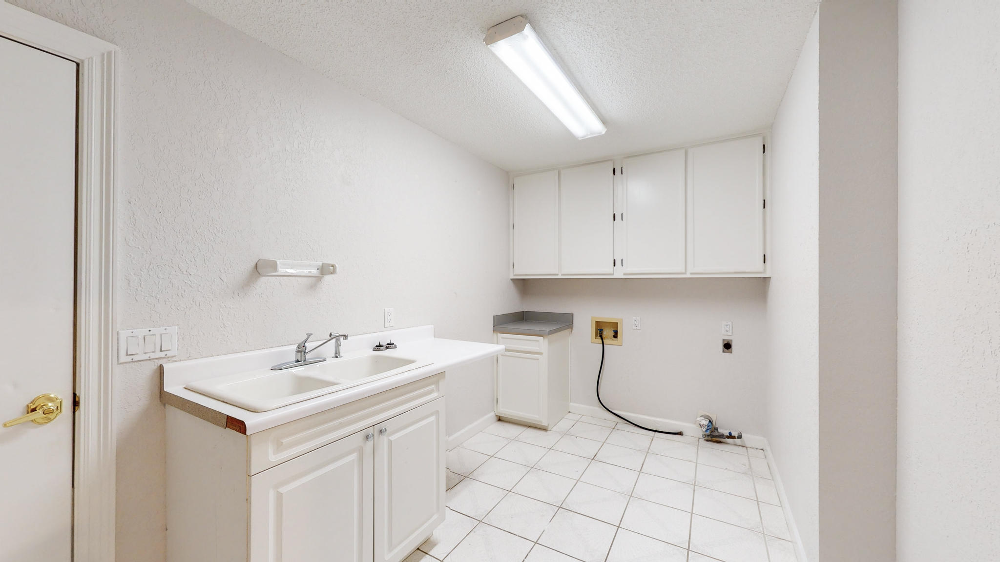 LAKE POINTE - Residential Lease