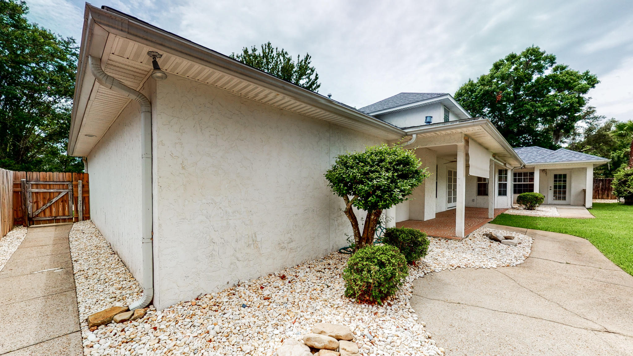 LAKE POINTE - Residential Lease